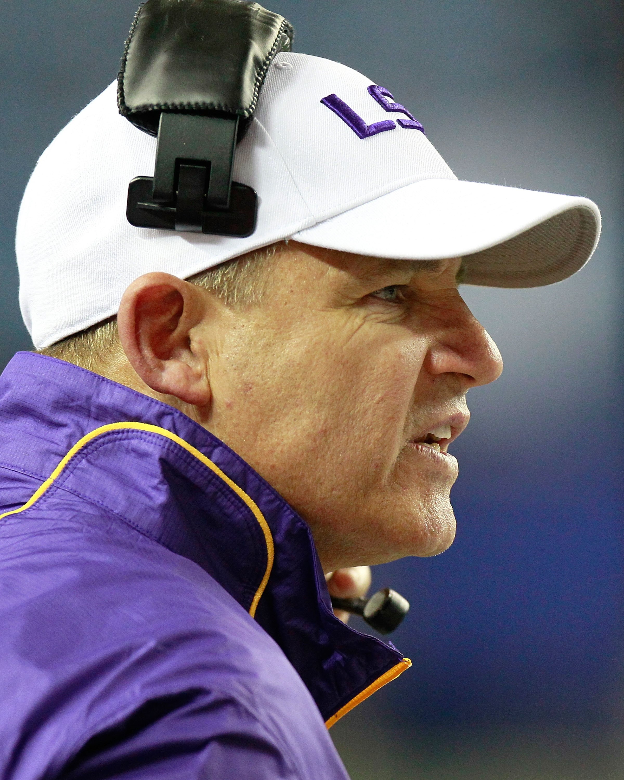 ATLANTA - SEPTEMBER 04:  Head coach Les Miles of the LSU Tigers against the North Carolina Tar Heels during the Chick-fil-A Kickoff Game at Georgia Dome on September 4, 2010 in Atlanta, Georgia.  (Photo by Kevin C. Cox/Getty Images)