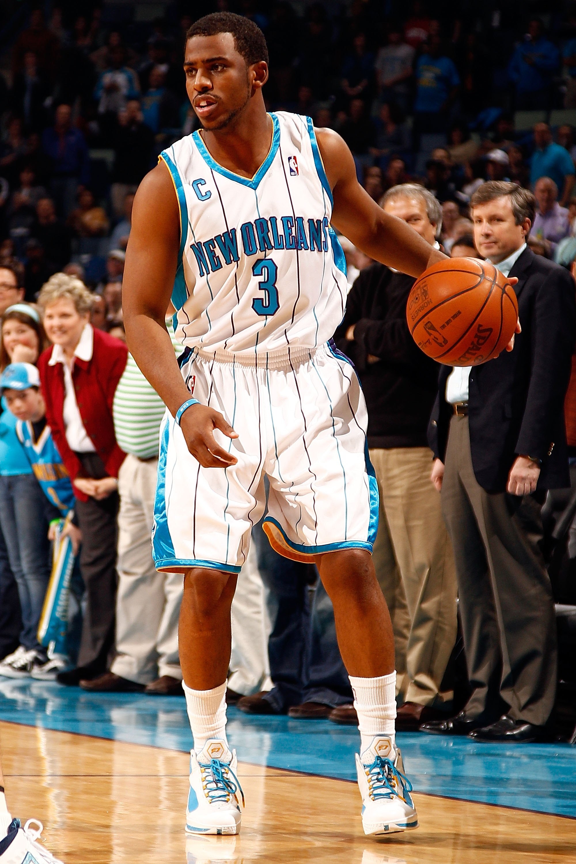 NEW ORLEANS - MARCH 22:  Chris Paul #3 of the New Orleans Hornets during the game against the Dallas Mavericks at the New Orleans Arena on March 22, 2010 in New Orleans, Louisiana.  NOTE TO USER: User expressly acknowledges and agrees that, by downloading