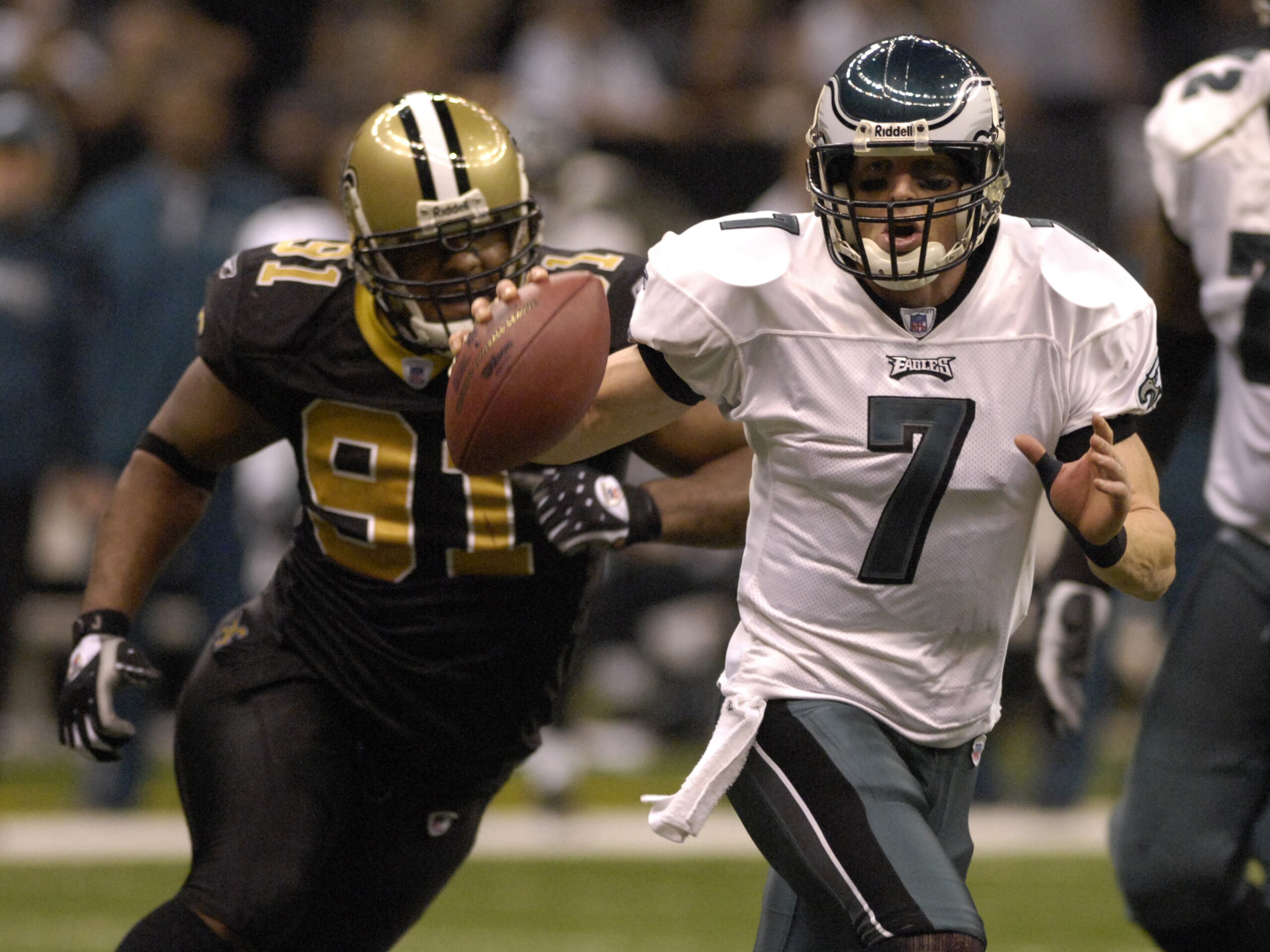 Philadelphia Eagles quarterback Jeff Garcia scrambles for a gain against the New Orleans Saints in an NFL second-round playoff game on January 13, 2007 in the Superdome in New Orleans, Louisiana. (Photo by Al Messerschmidt/Getty Images) Philadelphia Eagles quarterback Jeff Garcia scrambles for a gain against the New Orleans Saints in an NFL second-round playoff game on January 13, 2007 in the Superdome in New Orleans, Louisiana. (Photo by Al Messerschmidt/Getty Images)