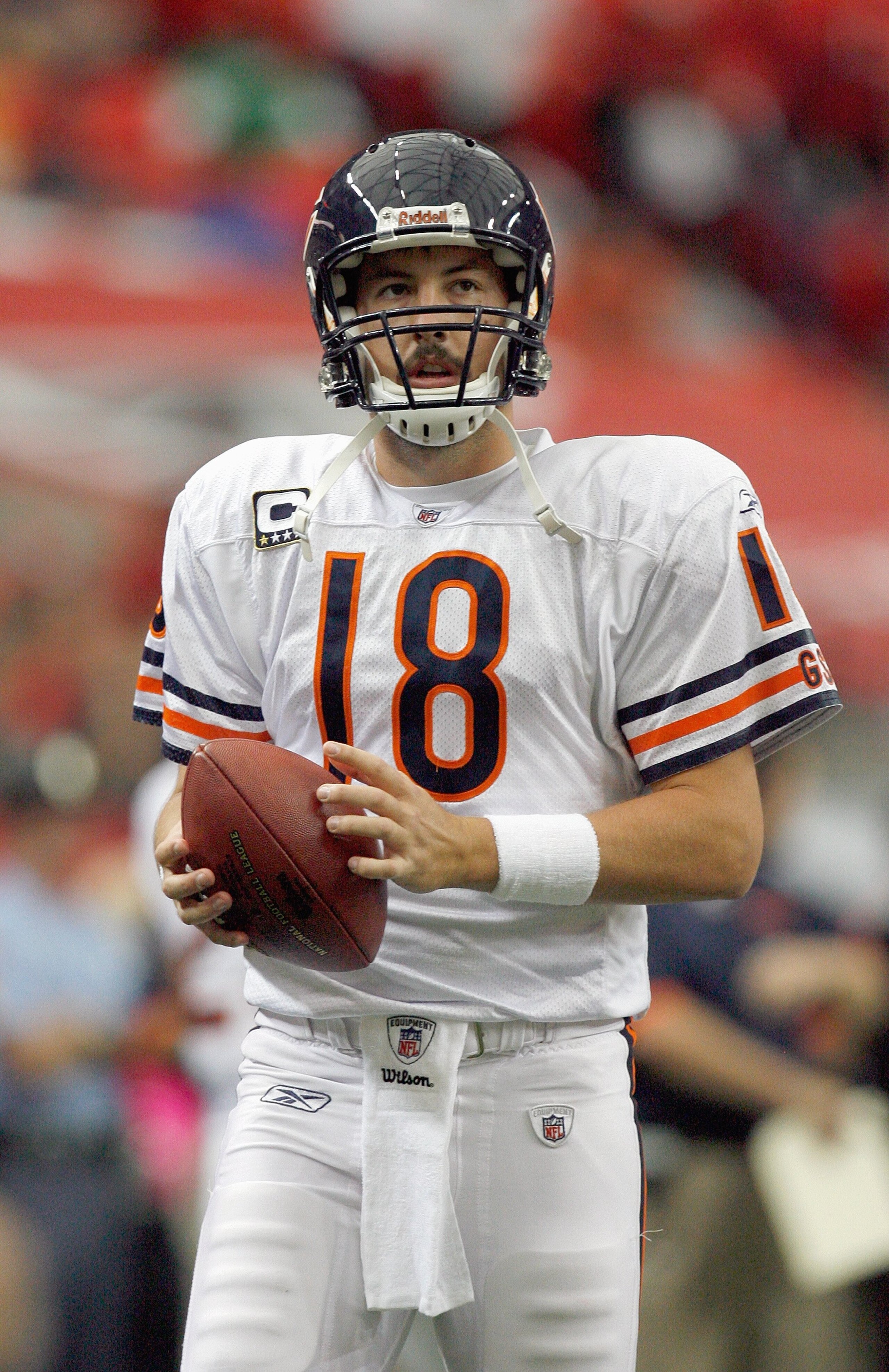 ATLANTA - OCTOBER 12:  Quarterback Kyle Orton #18 of the Chicago Bears warms up before the game against the Atlanta Falcons at the Georgia Dome on October 12, 2008 in Atlanta, Georgia.  (Photo by Kevin C. Cox/Getty Images)