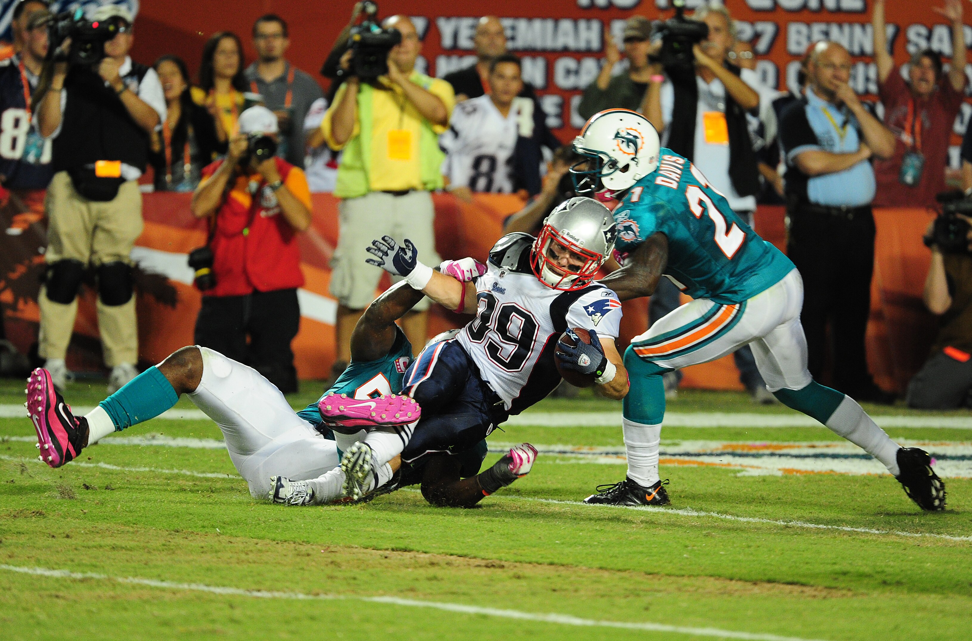 MIAMI - OCTOBER 4: Danny Woodhead #39 of the New England Patriots battles for a touchdown against Karlos Dansby #58 and Vontae Davis #21 of the Miami Dolphins at Sun Life Field on October 4, 2010 in Miami, Florida. (Photo by Scott Cunningham/Getty Images)
