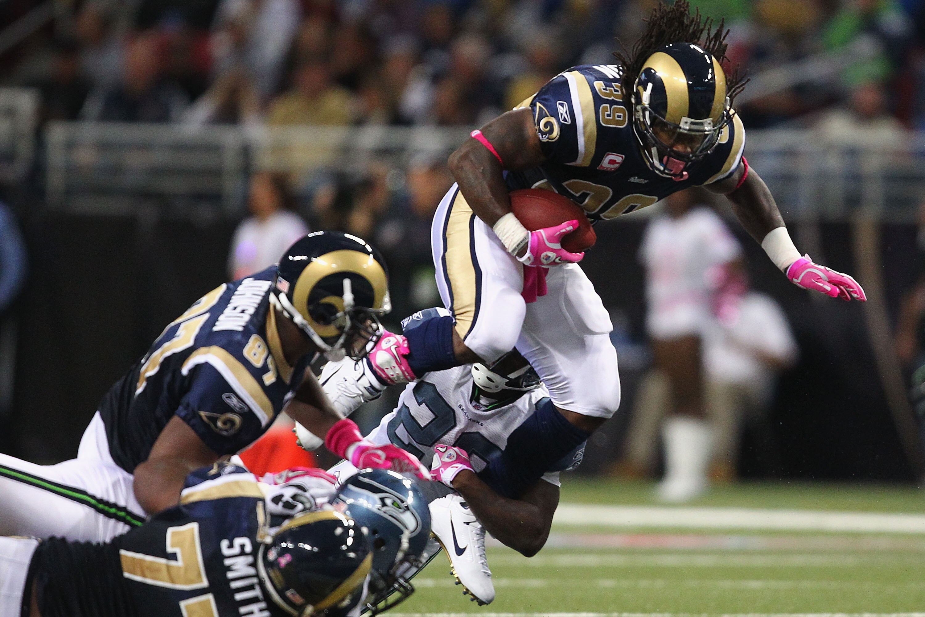ST. LOUIS - OCTOBER 3: Steven Jackson #39 of the St. Louis Rams rushes against the Seattle Seahawks at the Edward Jones Dome on October 3, 2010 in St. Louis, Missouri.  The Rams beat the Seahawks 20-3.  (Photo by Dilip Vishwanat/Getty Images)