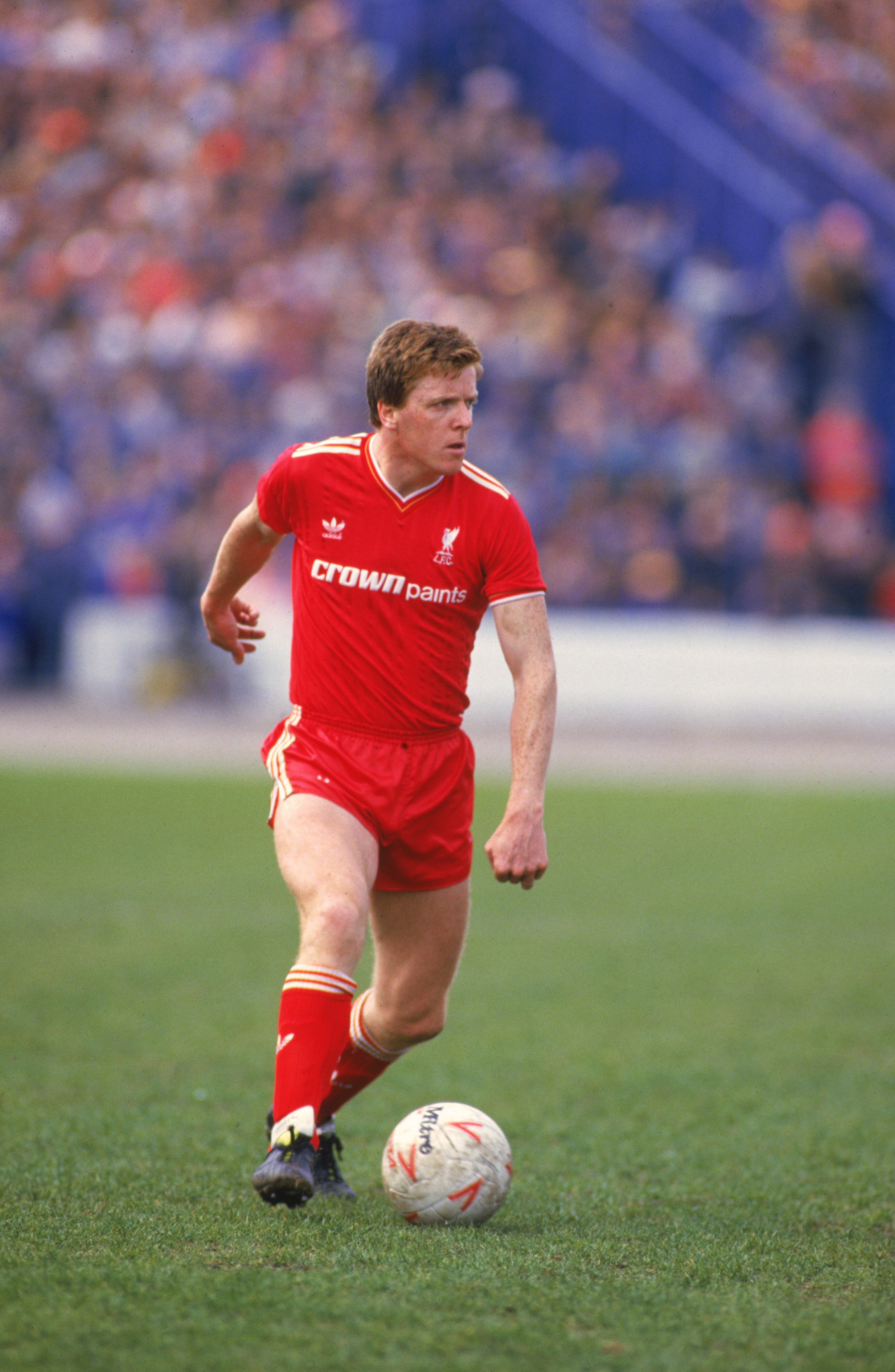 Scottish footballer Steve Nicol of Liverpool FC during a match against Chelsea, 1986. Liverpool won 1-0. (Photo by David Cannon/Getty Images)