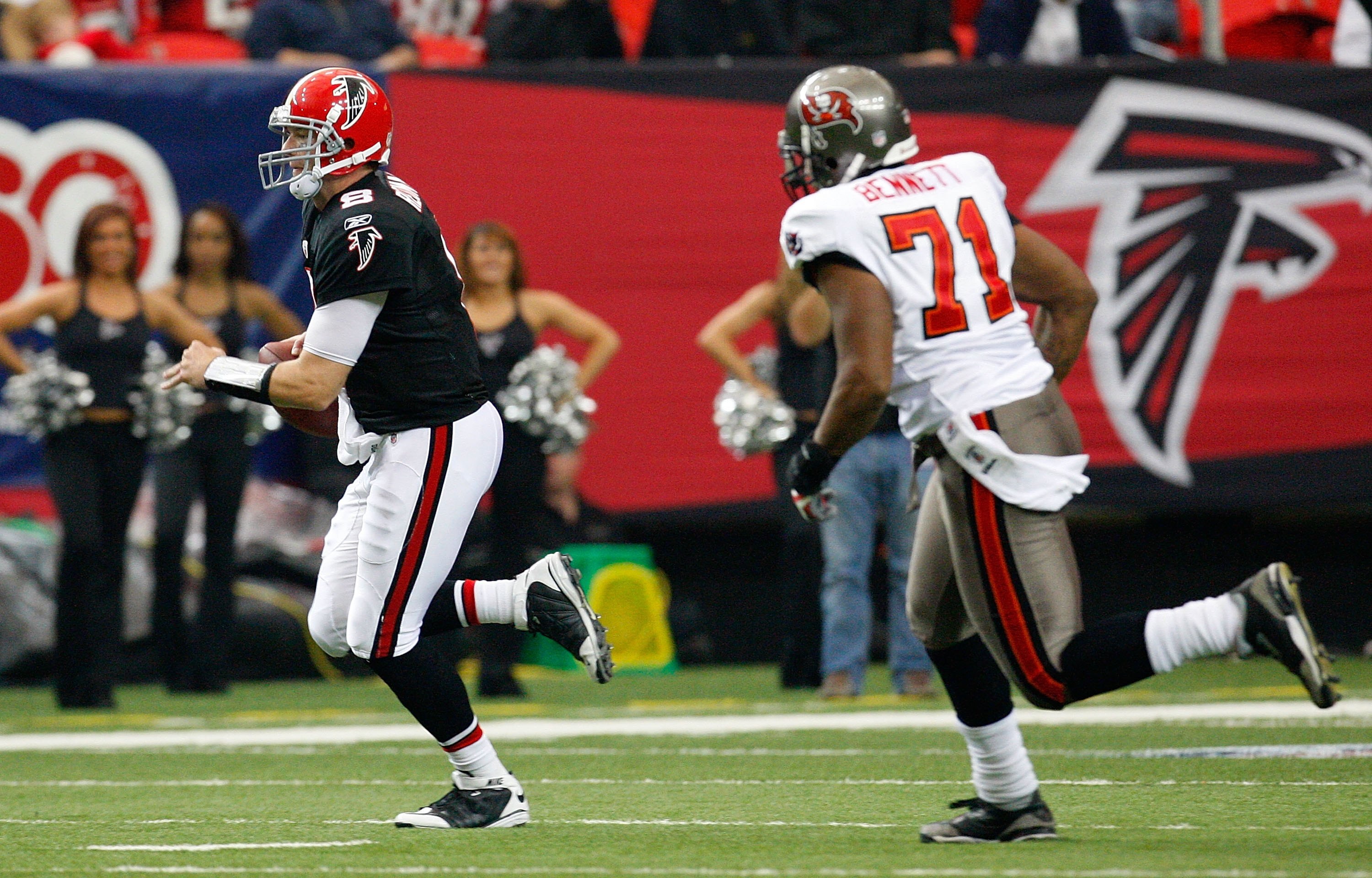 ATLANTA - NOVEMBER 29:  Quarterback Chris Redman #8 of the Atlanta Falcons against Michael Bennett #71 of the Tampa Bay Buccaneers at Georgia Dome on November 29, 2009 in Atlanta, Georgia.  (Photo by Kevin C. Cox/Getty Images)