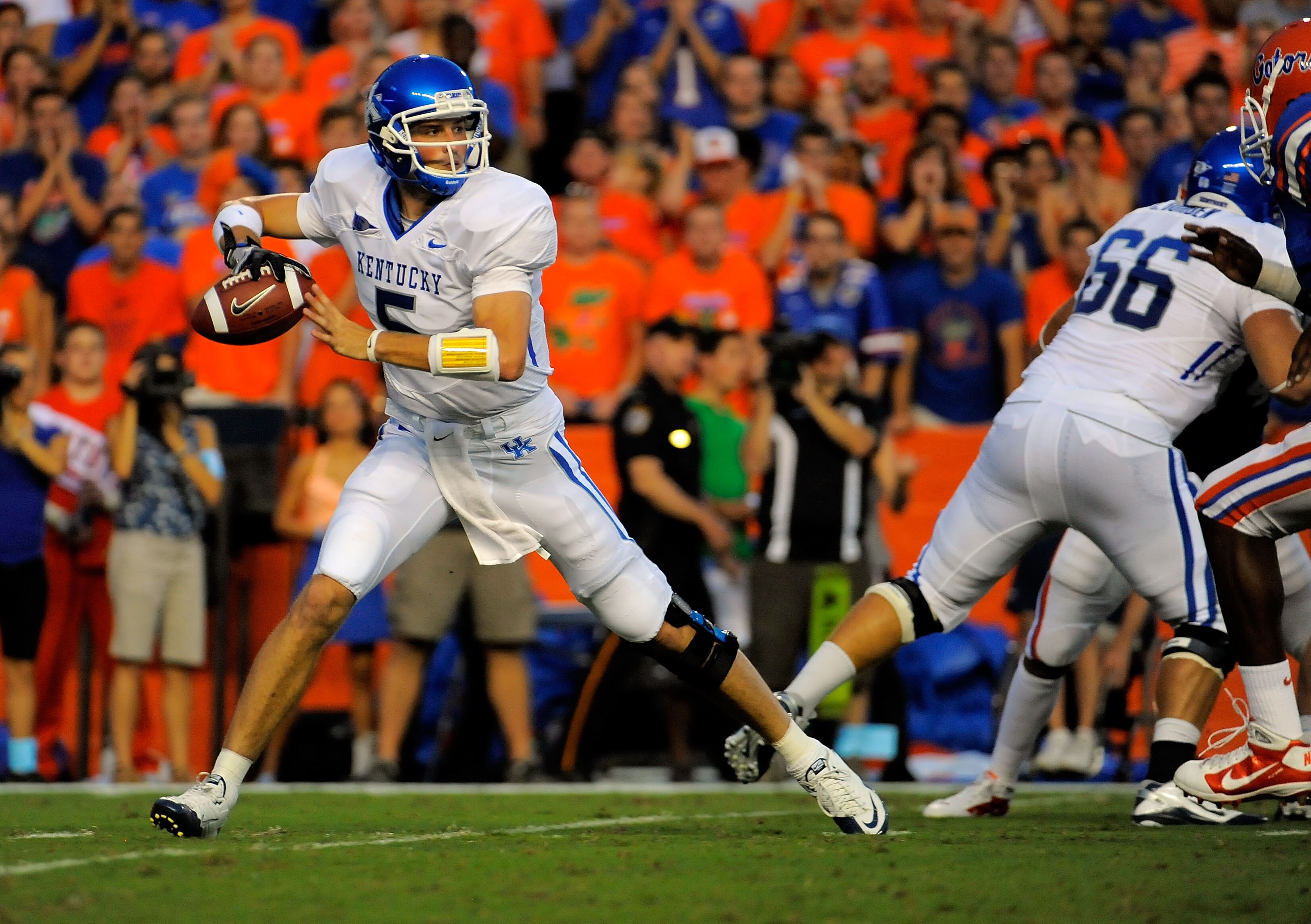 GAINESVILLE, FL - SEPTEMBER 25:  Quarterback Mike Hartline #5 of the Kentucky Wildcats drops back to pass against the Florida Gators at Ben Hill Griffin Stadium on September 25, 2010 in Gainesville, Florida.  (Photo by Doug Benc/Getty Images)