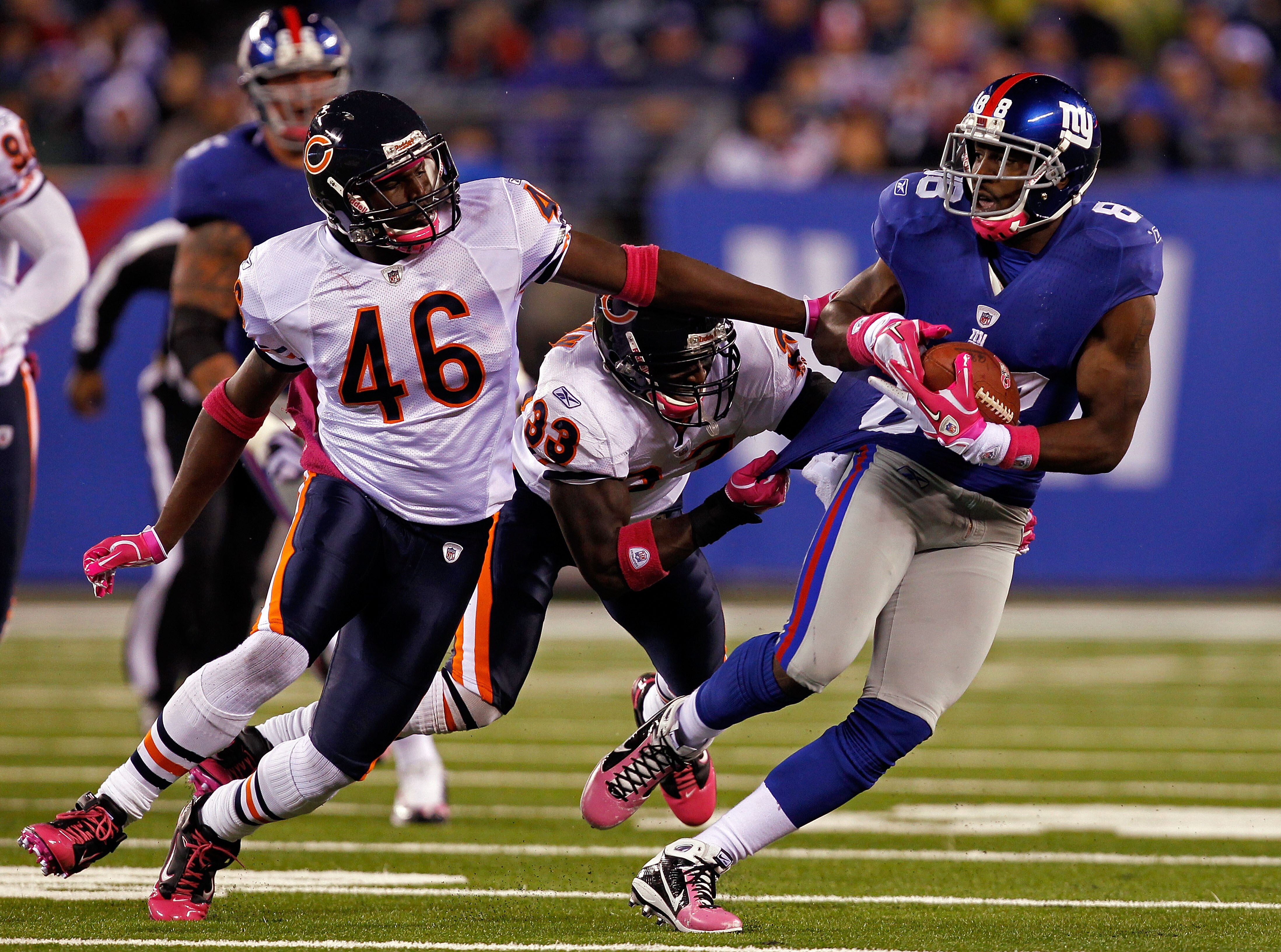 EAST RUTHERFORD, NJ - OCTOBER 03:  Hakeem Nicks #88 of the New York Giants runs with the ball against Chris Harris #46 and Charles Tillman #33 of the Chicago Bears at New Meadowlands Stadium on October 3, 2010 in East Rutherford, New Jersey.  (Photo by Mi