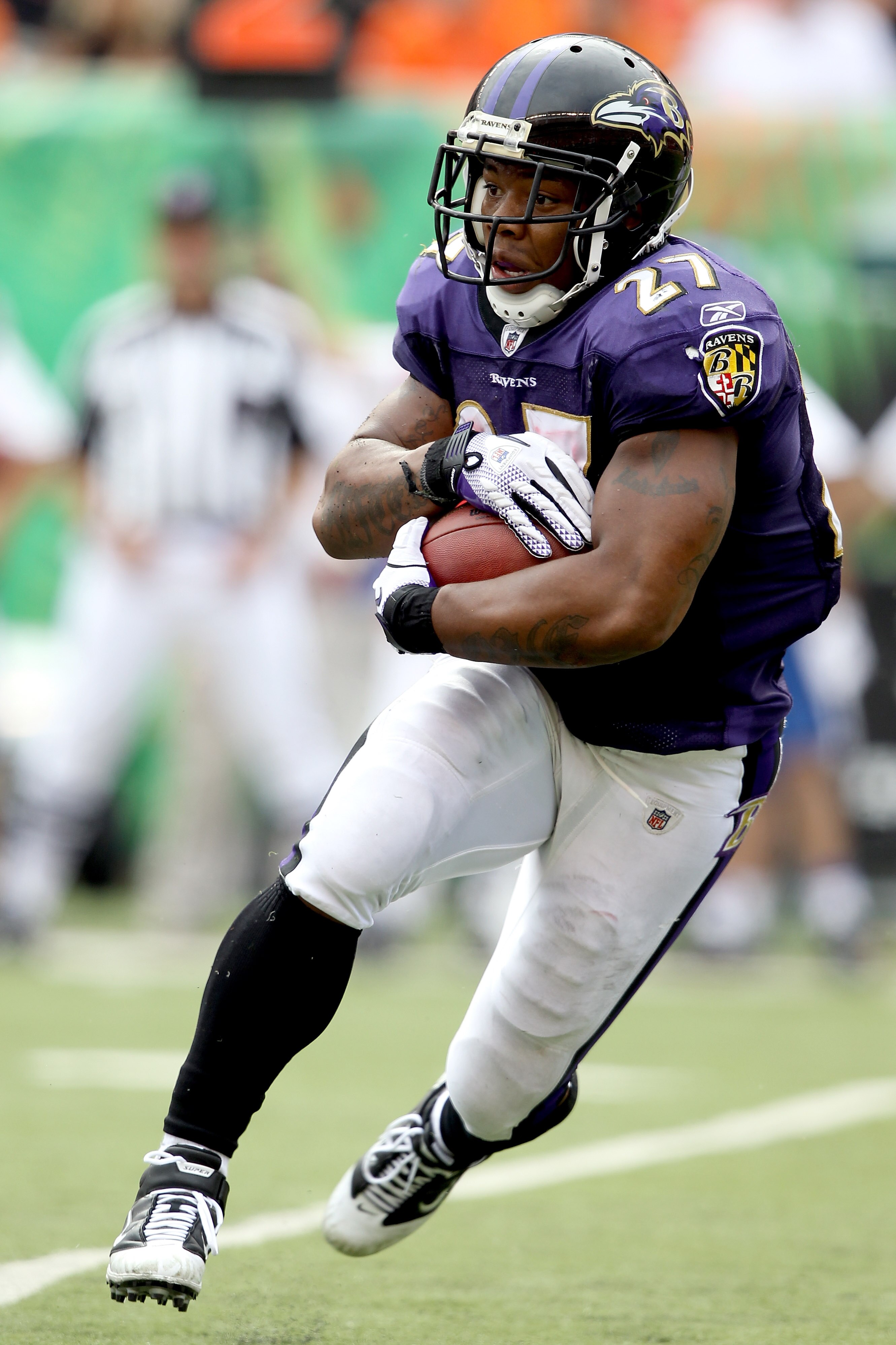 CINCINNATI - SEPTEMBER 19: Ray Rice #27 of the Baltimore Ravens carries the ball against the Cincinnati Bengals at Paul Brown Stadium on September 19, 2010 in Cincinnati, Ohio. The Bengals beat the Ravens 15-10.  (Photo by Matthew Stockman/Getty Images)