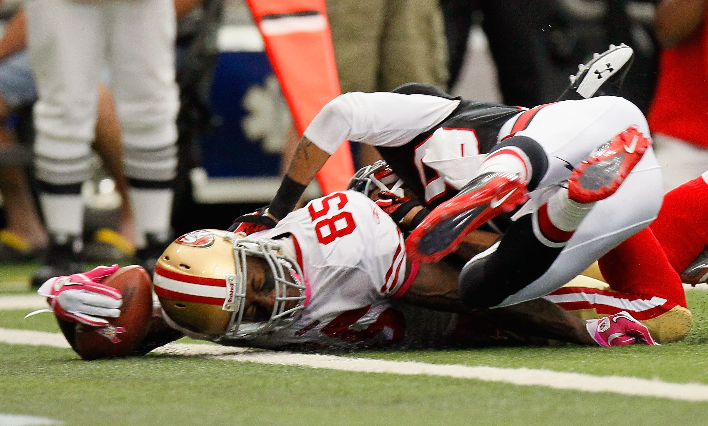 ATLANTA - OCTOBER 03:  Vernon Davis #85 of the San Francisco 49ers dives across the end zone for a touchdown against Thomas DeCoud #28 of the Atlanta Falcons at Georgia Dome on October 3, 2010 in Atlanta, Georgia.  (Photo by Kevin C. Cox/Getty Images)