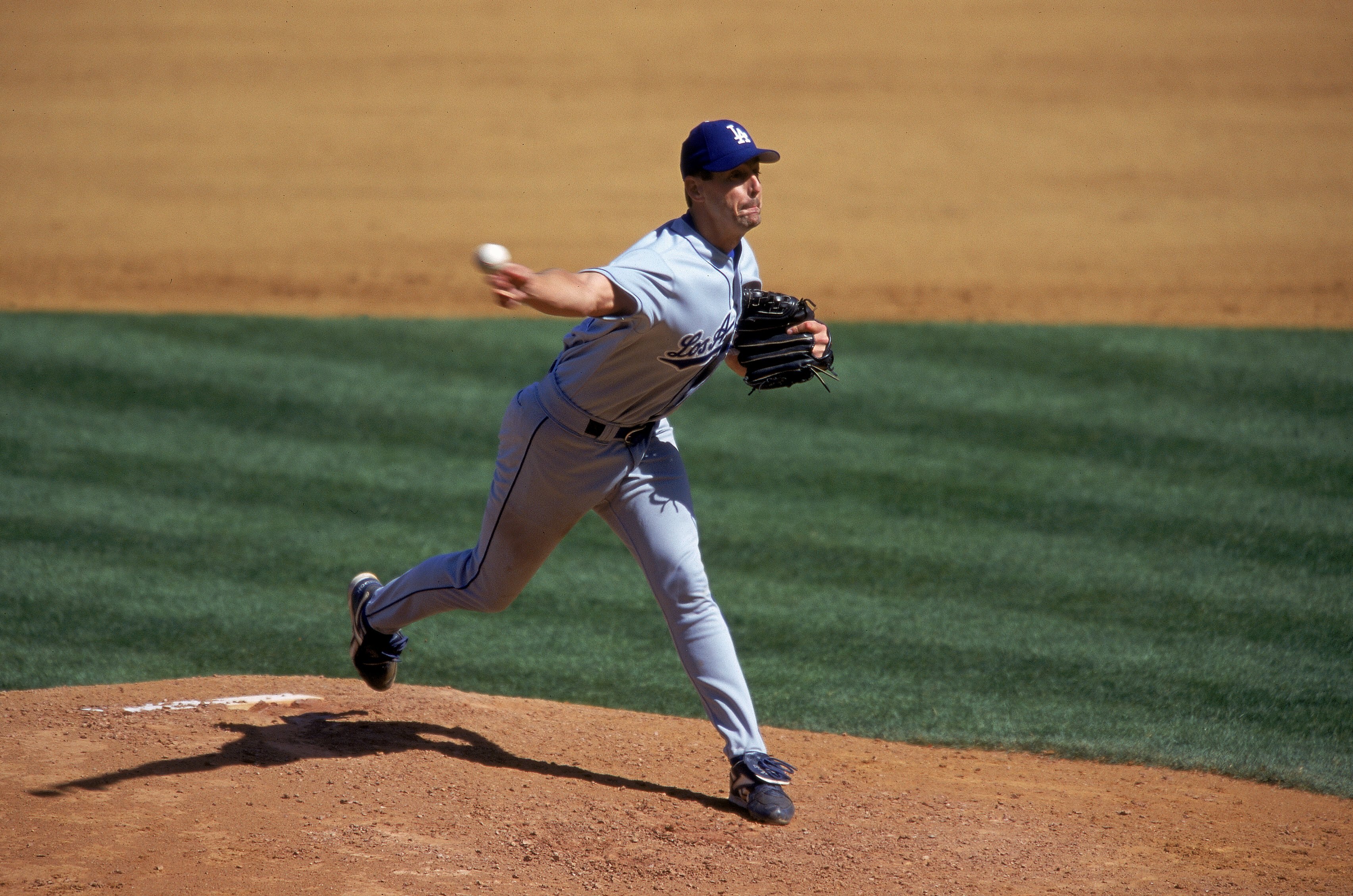8 Apr 2000:  Pitcher Kevin Brown #72 of the Los Angeles Dodgers pitches the ball during the game against the New York Mets at Shea Stadium in Flushing, New York. The Dodgers defeated the Mets 6-5. Mandatory Credit: Ezra O. Shaw  /Allsport