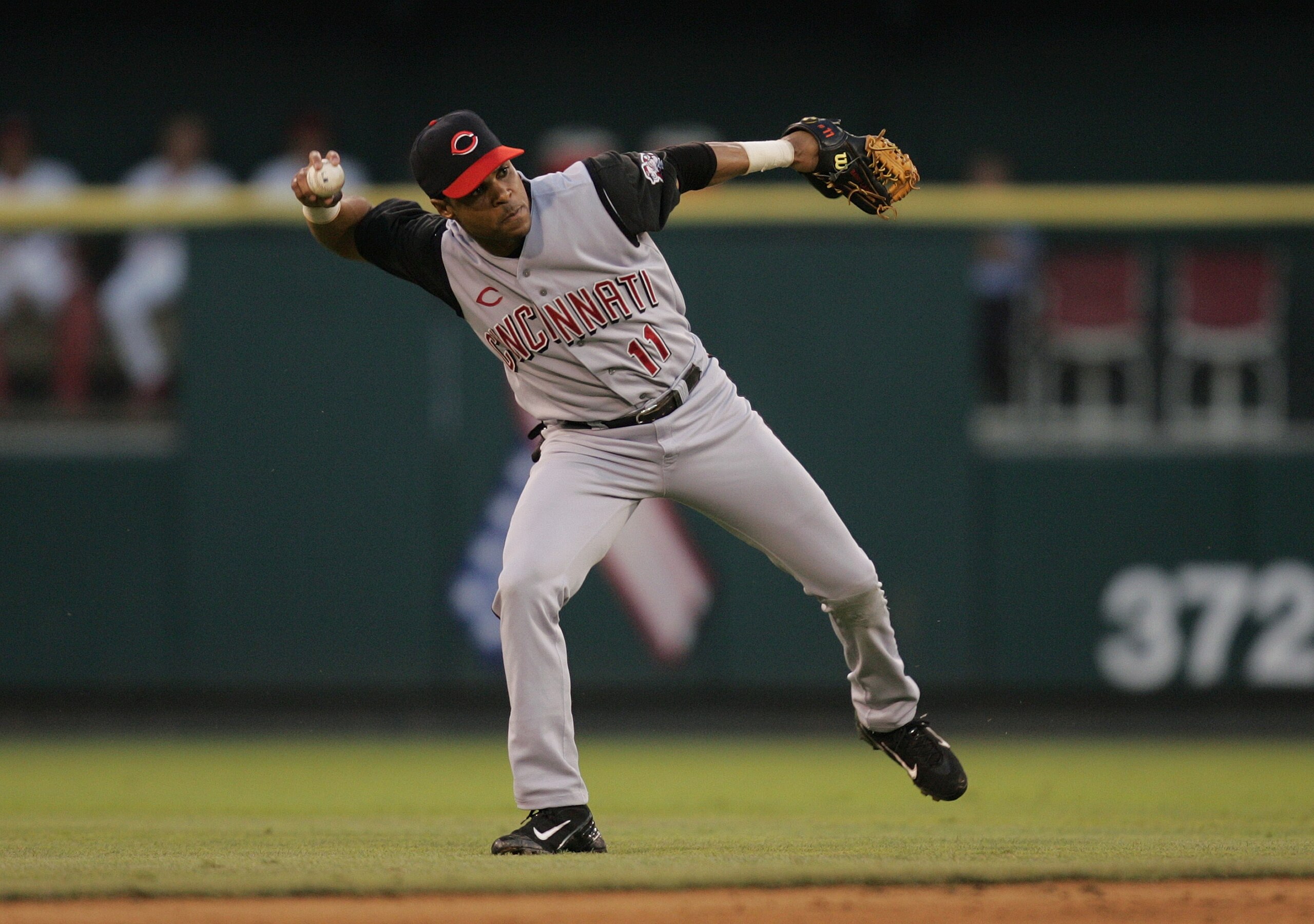 ST. LOUIS - JUNE 18: Infielder Barry Larkin #11 of the Cincinnati Reds throws the ball against the St. Louis Cardinals during the game at Busch Stadium on June 18, 2004 in St. Louis, Missouri. The Cardinals defeated the Reds 4-3. (Photo by Dilip Vishwa ST. LOUIS - JUNE 18: Infielder Barry Larkin #11 of the Cincinnati Reds throws the ball against the St. Louis Cardinals during the game at Busch Stadium on June 18, 2004 in St. Louis, Missouri. The Cardinals defeated the Reds 4-3. (Photo by Dilip Vishwa