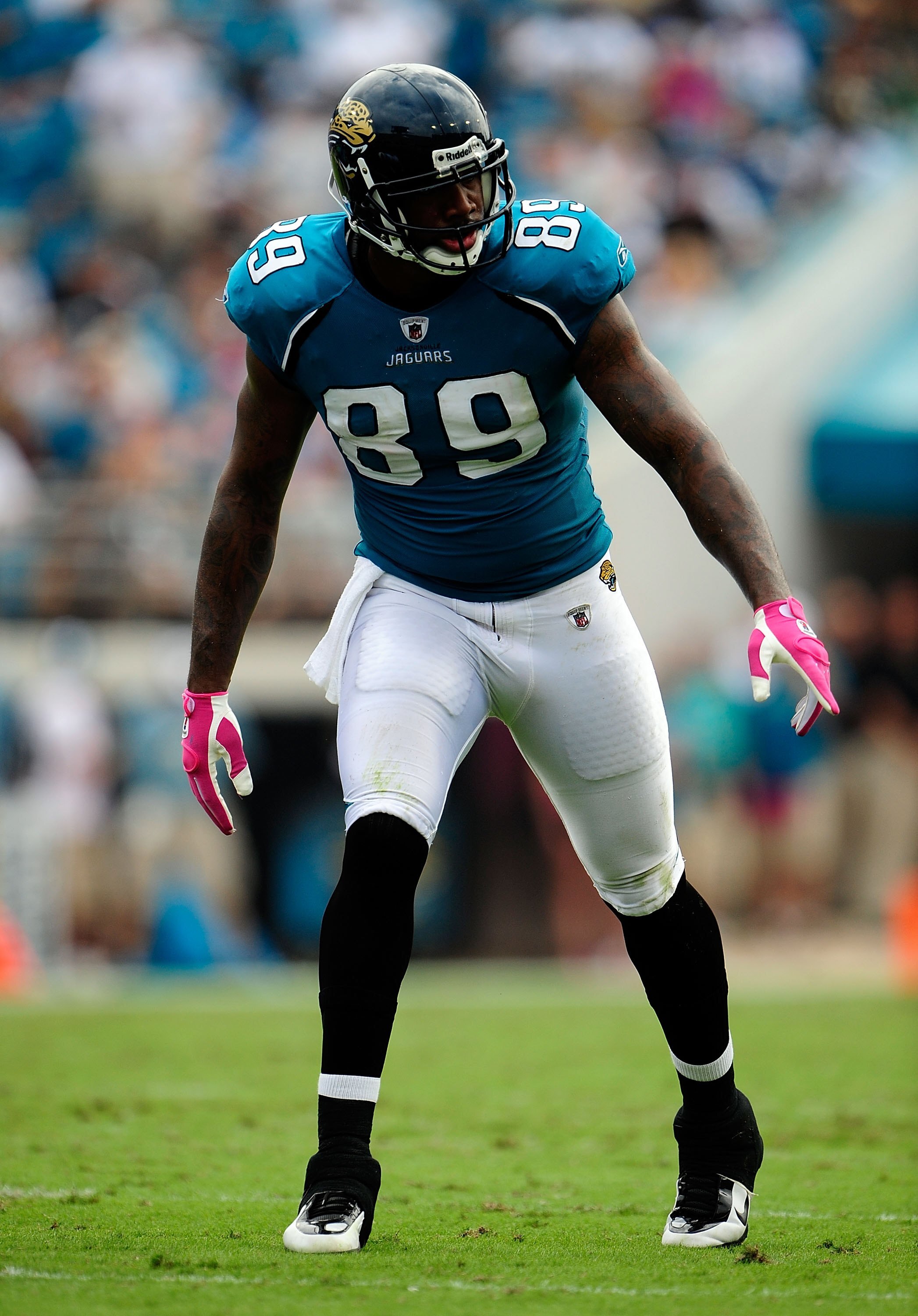 JACKSONVILLE, FL - OCTOBER 04:  Marcedes Lewis #89 of the Jacksonville Jaguars lines up during the game against the Tennessee Titans at Jacksonville Municipal Stadium on October 4, 2009 in Jacksonville, Florida.  (Photo by Sam Greenwood/Getty Images)