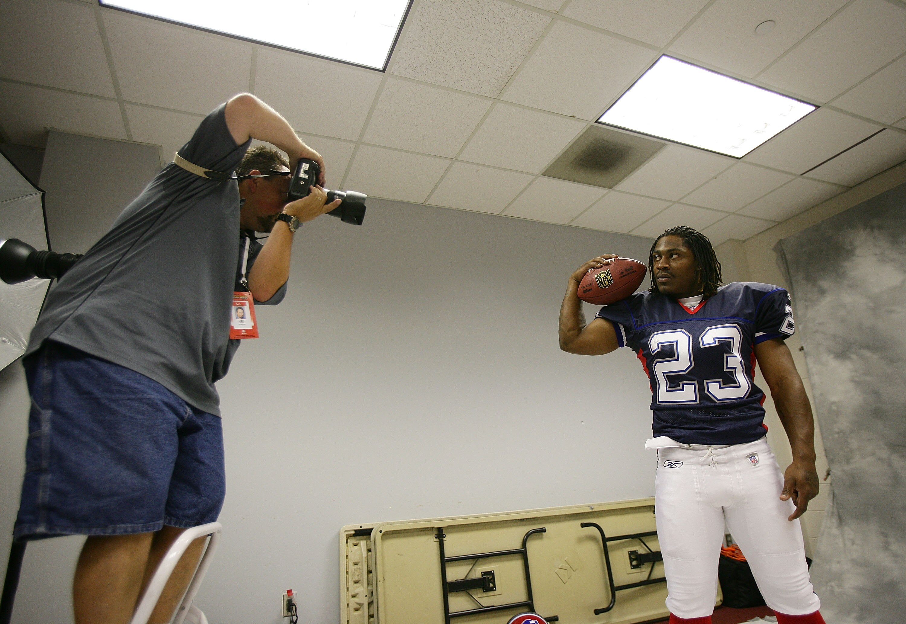 LOS ANGELES, CA - MAY 19:  Marshawn Lynch #23 of the Buffalo Bills poses for a photographer at the 2007 NFL Players Rookie Premiere on May 19, 2007 at the Los Angeles Memorial Coliseum in Los Angeles, California. (Photo by Nick Laham/Getty Images for PLAY