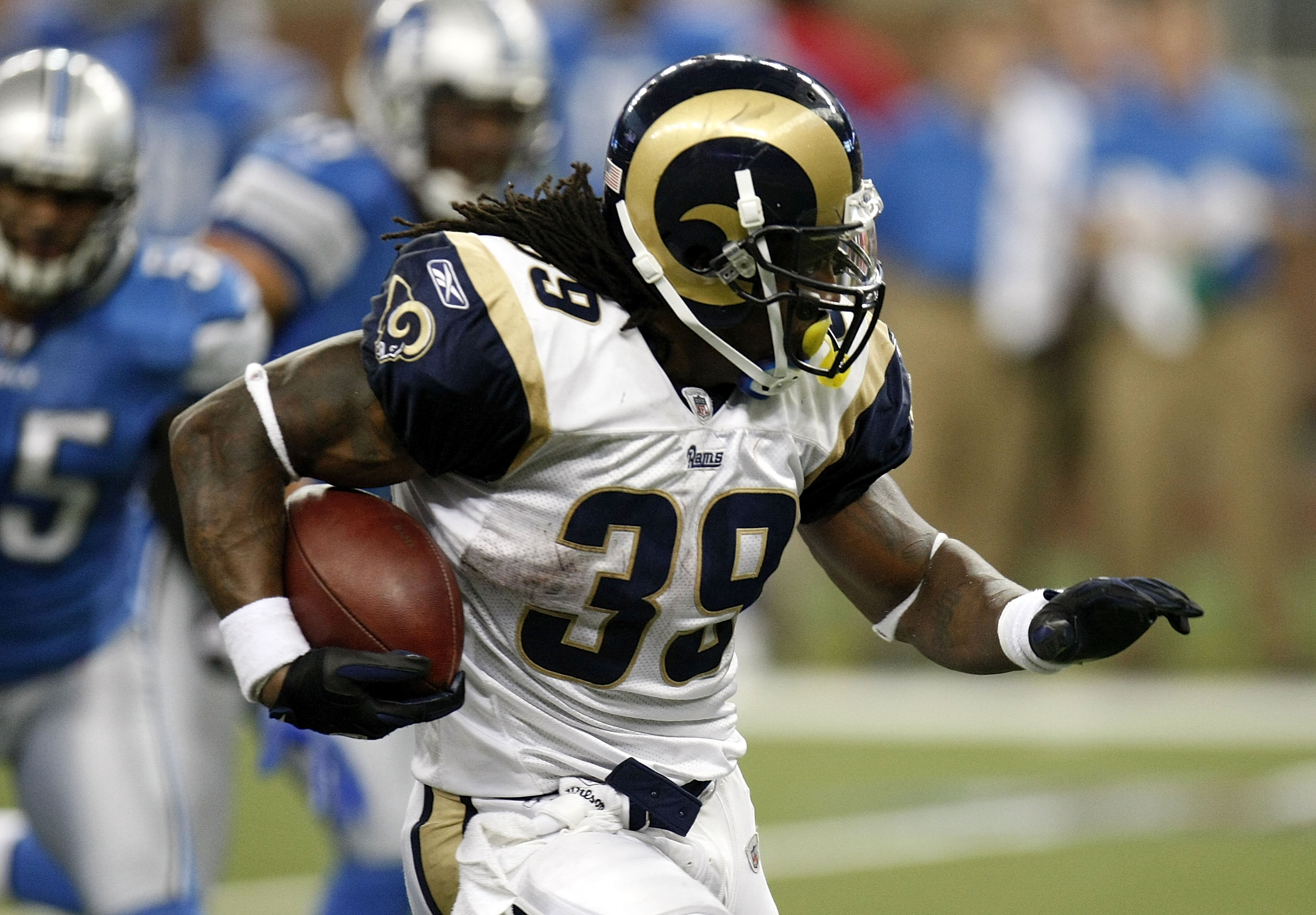 DETROIT , MI - NOVEMBER 01: Steven Jackson #39 of the St. Louis Rams runs for a game winning fourth quarter touchdown while playing the Detroit Lions on November 1, 2009 at Ford Field in Detroit, Michigan. St. Louis won the game 17-10. (Photo by Gregory S