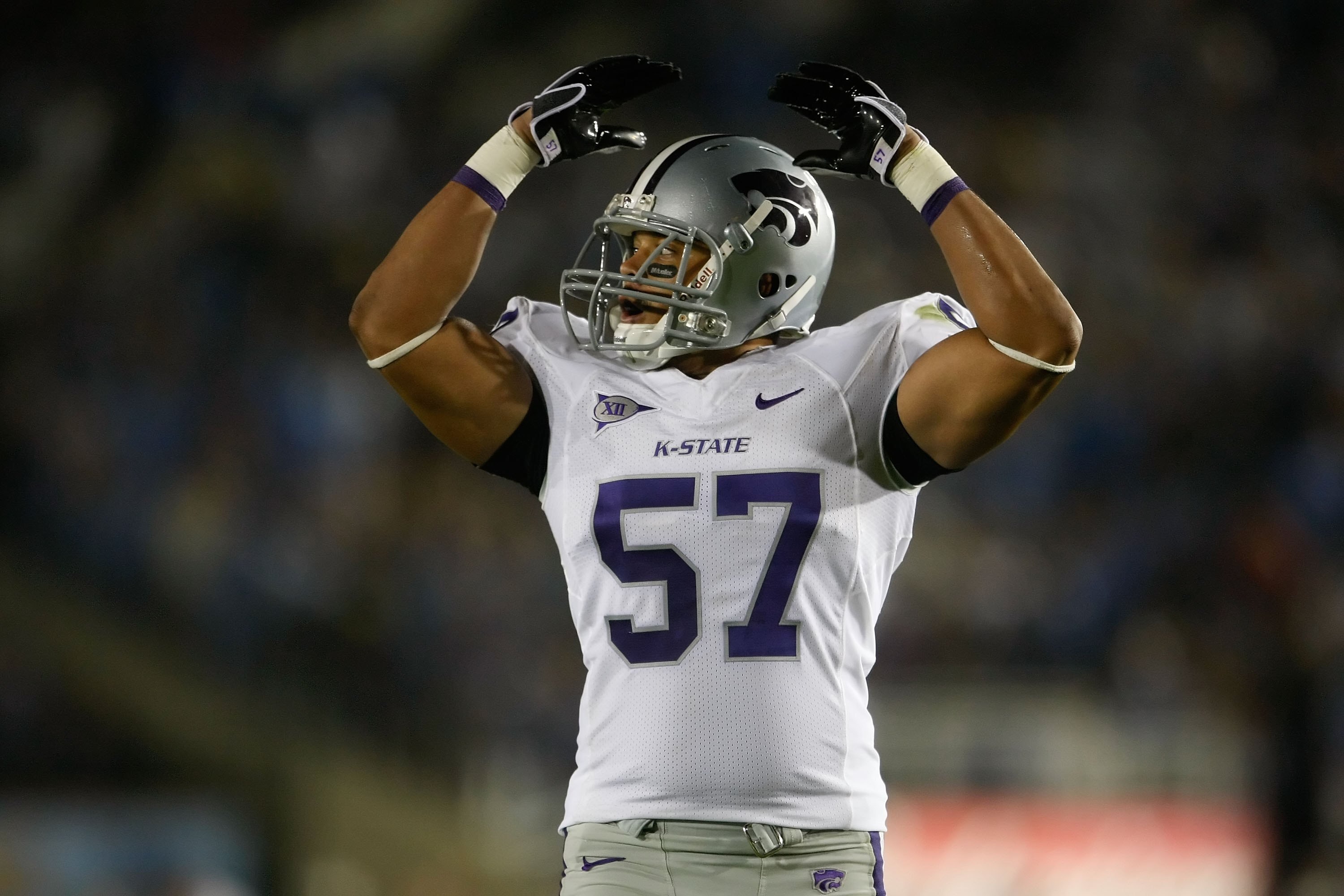 PASADENA, CA - SEPTEMBER 19:  Grant Valentine #57 of the Kansas State Wildcats gestures to the fans against the UCLA Bruins at the Rose Bowl on September 19, 2009 in Pasadena, California.  (Photo by Jeff Gross/Getty Images)