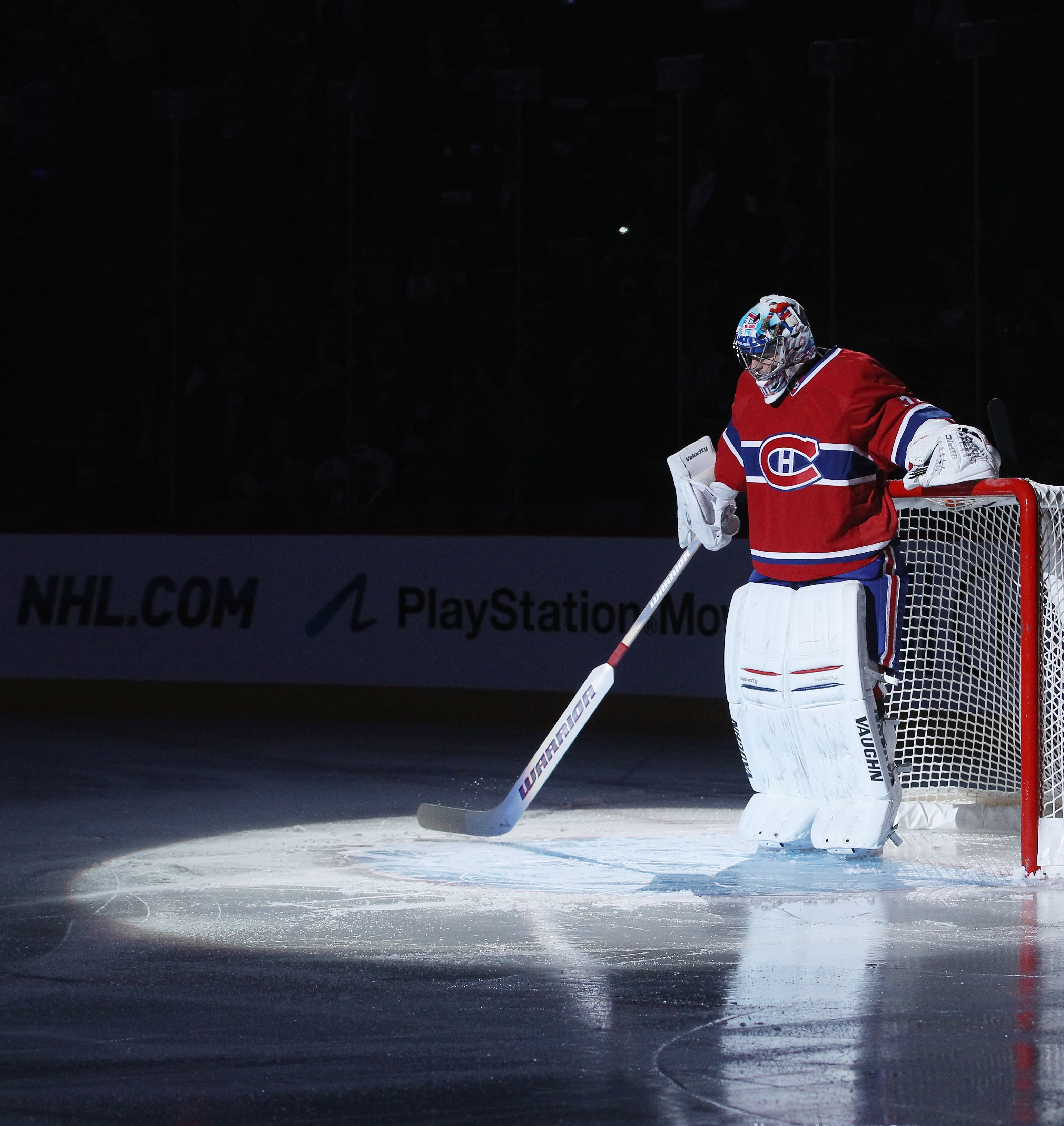 MONTREAL, QC - SEPTEMBER 27:  Carey Price #31 of the Montreal Canadiens prepares for his game against the Florida Panthers at the Bell Centre on September 27, 2010 in Montreal, Canada.  (Photo by Bruce Bennett/Getty Images)