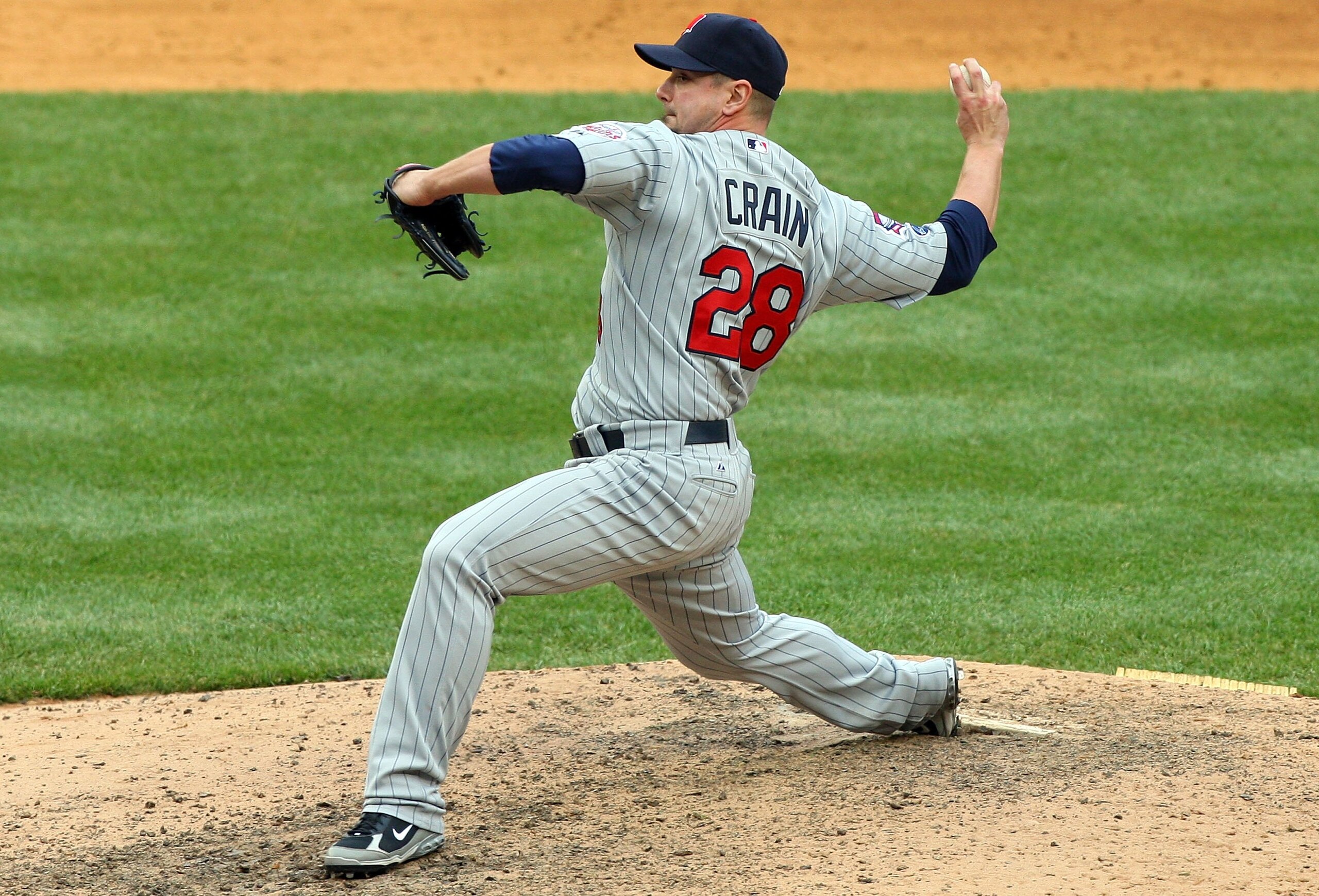 NEW YORK - MAY 17:  Jesse Crain #28 of the Minnesota Twins pitches against the New York Yankees on May 17, 2009 at Yankee Stadium in the Bronx borough of New York City. The Yankees defeated the Twins 3-2 in ten innings.  (Photo by Jim McIsaac/Getty Images