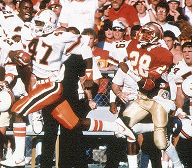 Michael Irvin runs for a 72-yard TD to seal a win for Miami in '87.