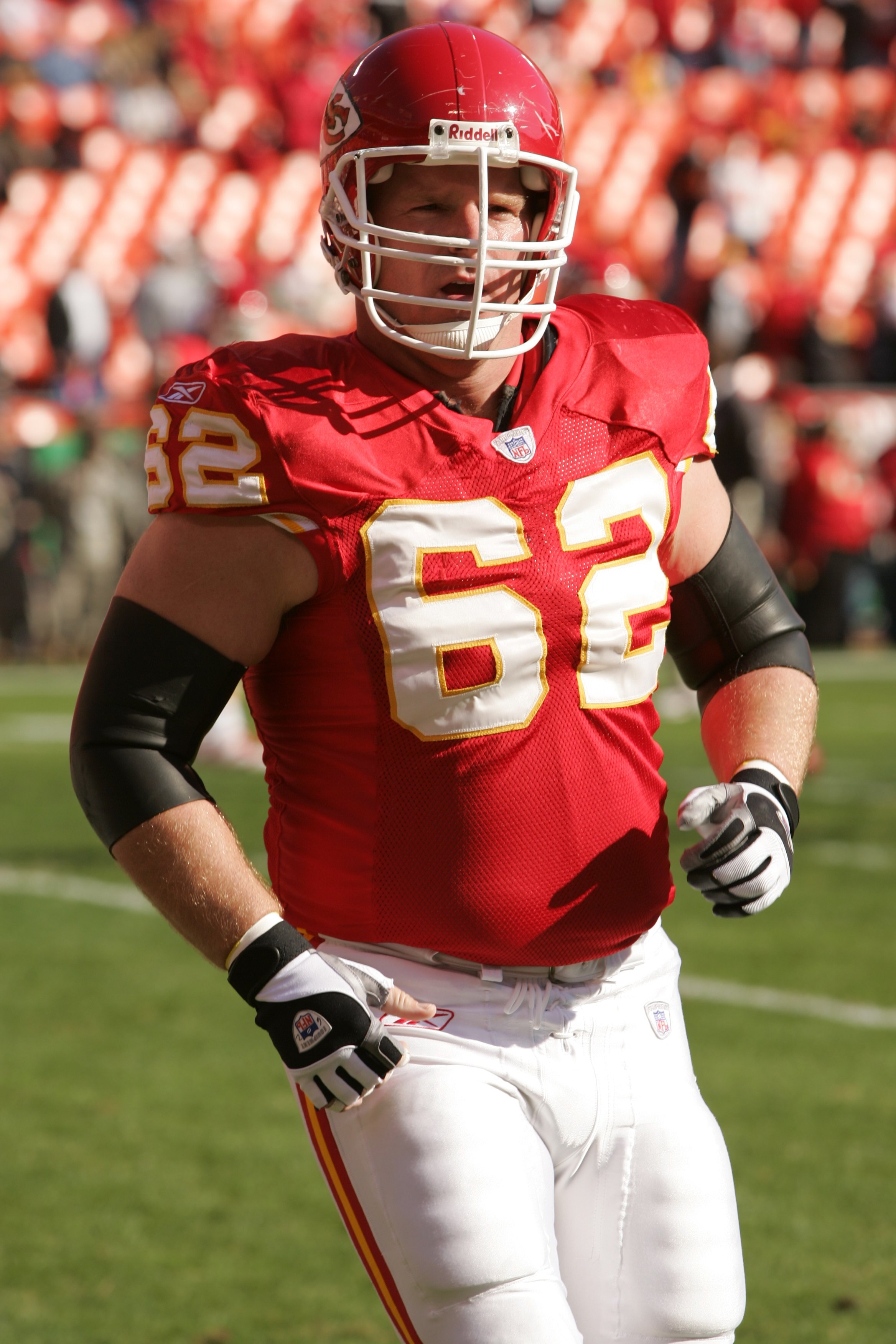 KANSAS CITY, MO - NOVEMBER 19:  Center Casey Wiegmann #62 of the Kansas City Chiefs looks on against the Oakland Raiders on November 19, 2006 at Arrowhead Stadium in Kansas City, Missouri.  The Chiefs won 17-13.  (Photo by Brian Bahr/Getty Images)
