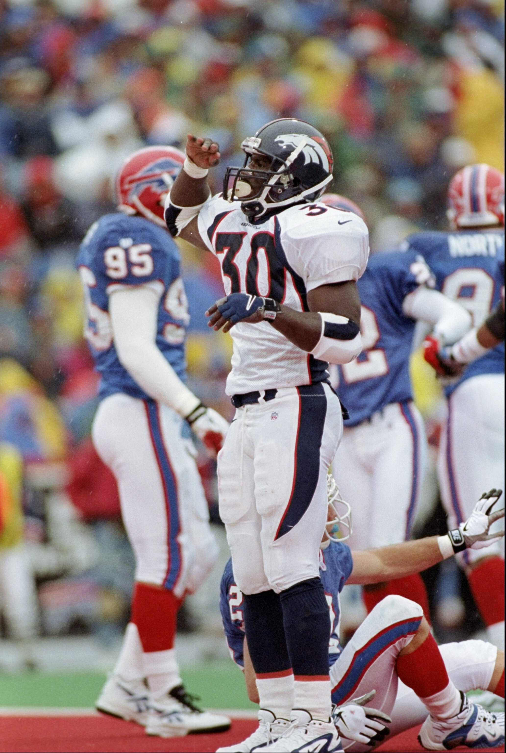 26 Oct 1997:  Running back Terrell Davis of the Denver Broncos performs the 'Mile High Salute' after scoring a touchdown during a game against the Buffalo Bills at Rich Stadium in Orchard Park, New York.  The Broncos won the game, 23-20. Mandatory Credit: