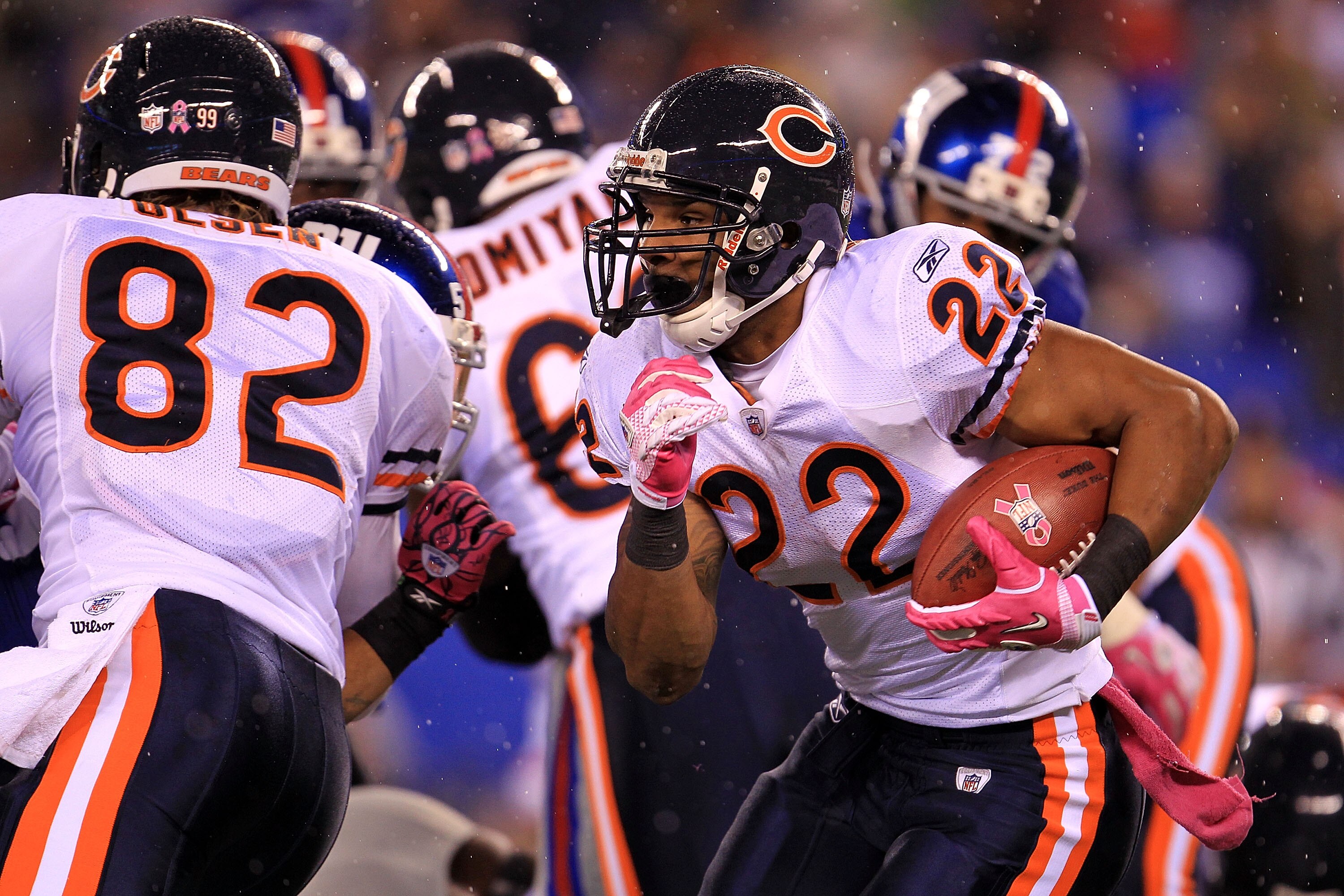 EAST RUTHERFORD, NJ - OCTOBER 03:  Matt Forte 22 of the Chicago Bears runs the ball against the New York Giants at New Meadowlands Stadium on October 3, 2010 in East Rutherford, New Jersey.  (Photo by Chris McGrath/Getty Images)