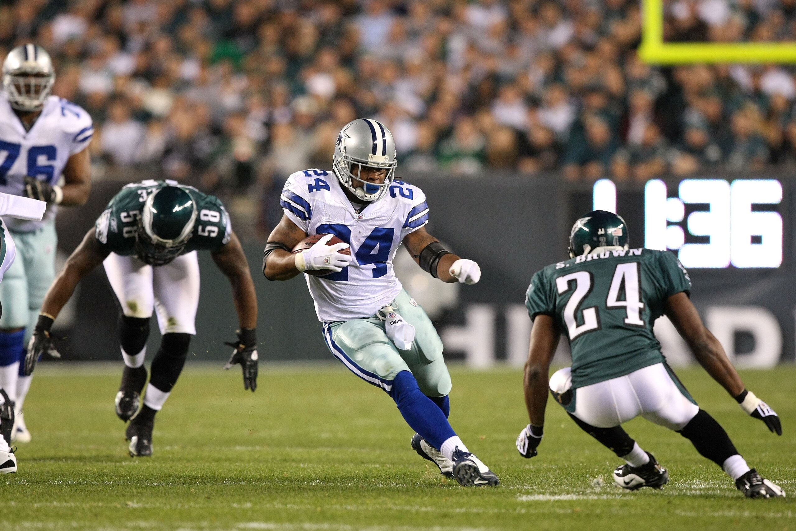 PHILADELPHIA - NOVEMBER 08: Marion Barber #24 of the Dallas Cowboys runs the ball against Sheldon Brown #24 and Trent Cole #58 of the Philadelphia Eagles at Lincoln Financial Field on November 8, 2009 in Philadelphia, Pennsylvania. (Photo by Al Bello/Ge PHILADELPHIA - NOVEMBER 08: Marion Barber #24 of the Dallas Cowboys runs the ball against Sheldon Brown #24 and Trent Cole #58 of the Philadelphia Eagles at Lincoln Financial Field on November 8, 2009 in Philadelphia, Pennsylvania. (Photo by Al Bello/Ge