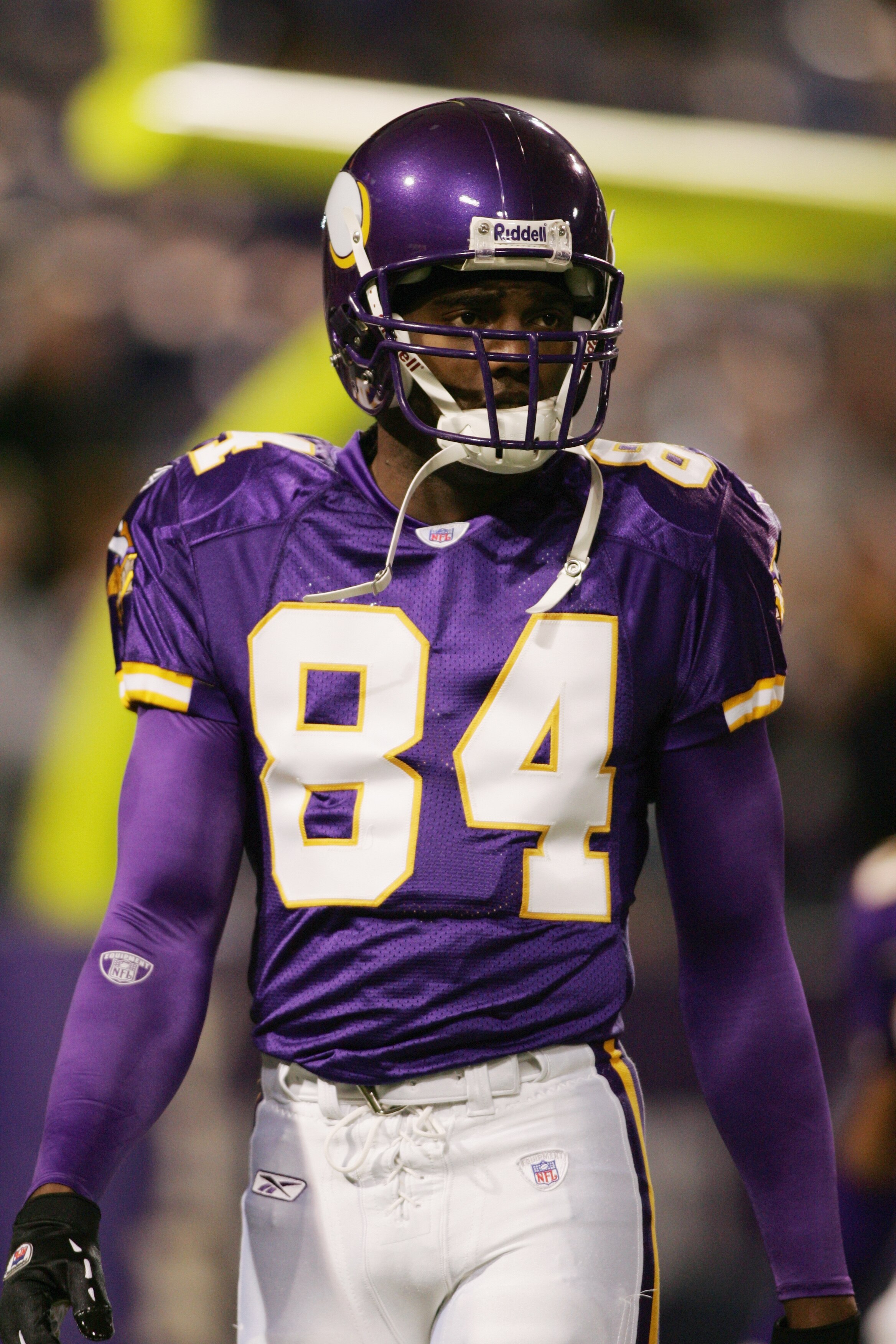 MINNEAPOLIS - OCTOBER 31:  Randy Moss #84 of the Minnesota Vikings looks on prior to taking on the New York Giants on October 31, 2004 at the Hubert H. Humphrey Metrodome in Minneapolis, Minnesota. The Giants defeated the Vikings 34-13. (Photo by Jonathan
