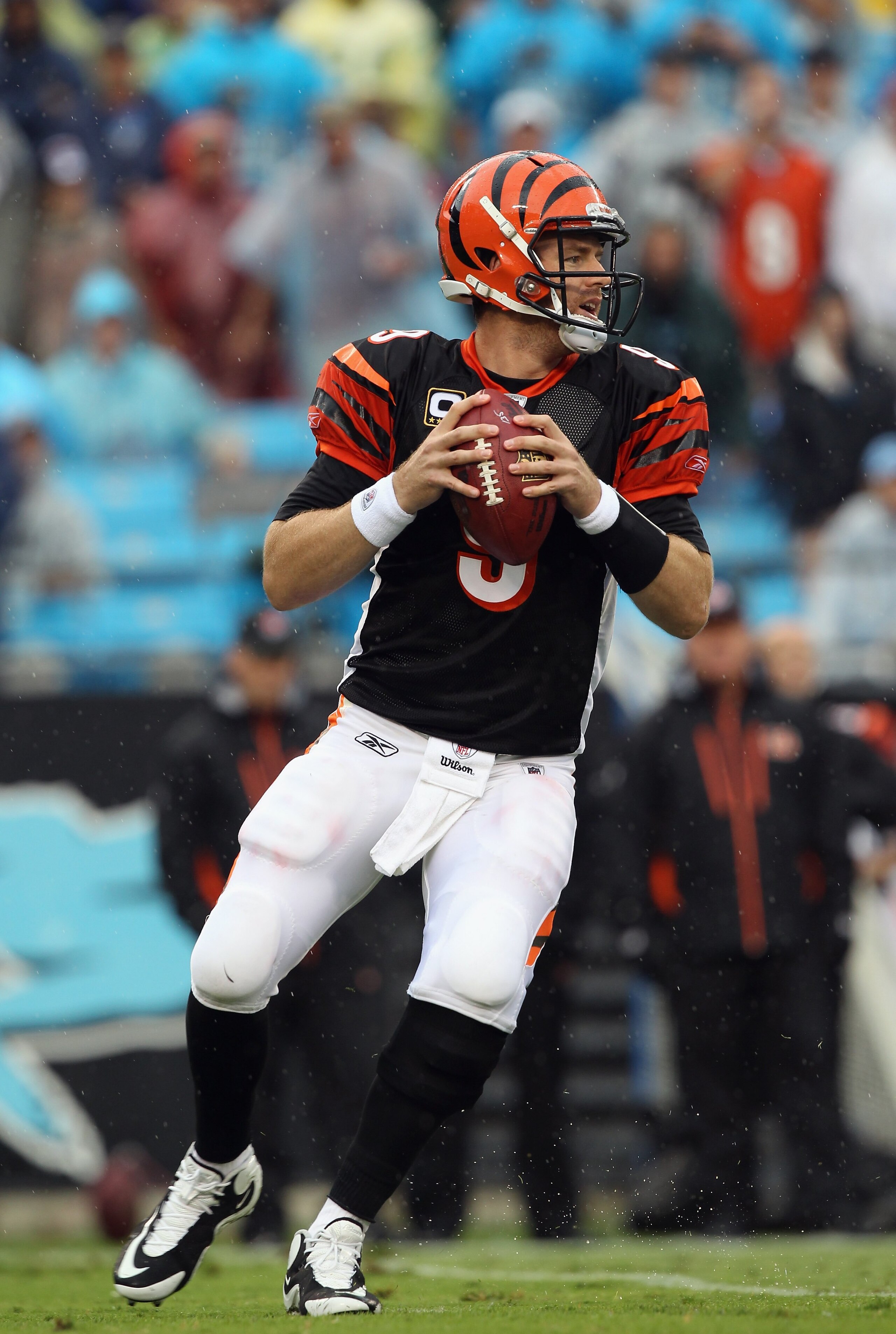 CHARLOTTE, NC - SEPTEMBER 26:  Carson Palmer #9 of the Cincinnati Bengals against the Carolina Panthers during their game at Bank of America Stadium on September 26, 2010 in Charlotte, North Carolina.  (Photo by Streeter Lecka/Getty Images)