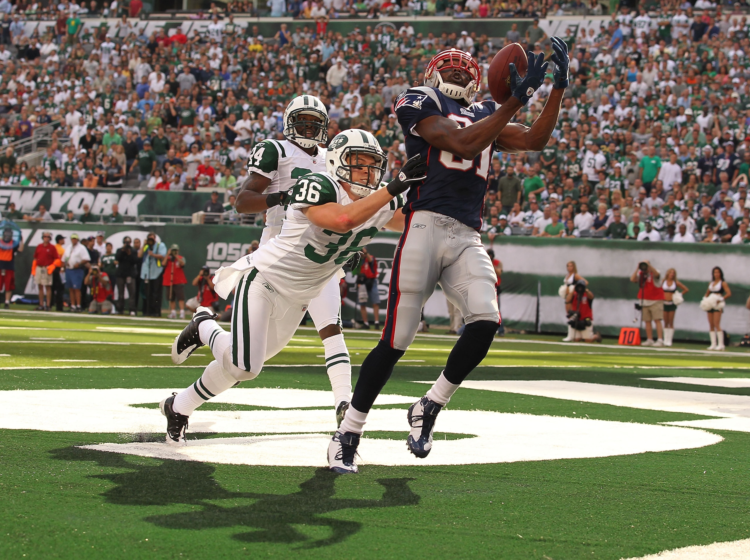 EAST RUTHERFORD, NJ - SEPTEMBER 19:  Jim Leonhard #36 of the New York Jets defends against Randy Moss #81 of the New England Patriots on September 19, 2010 at the New Meadowlands Stadium  in East Rutherford, New Jersey. There was no touchdown on the play.