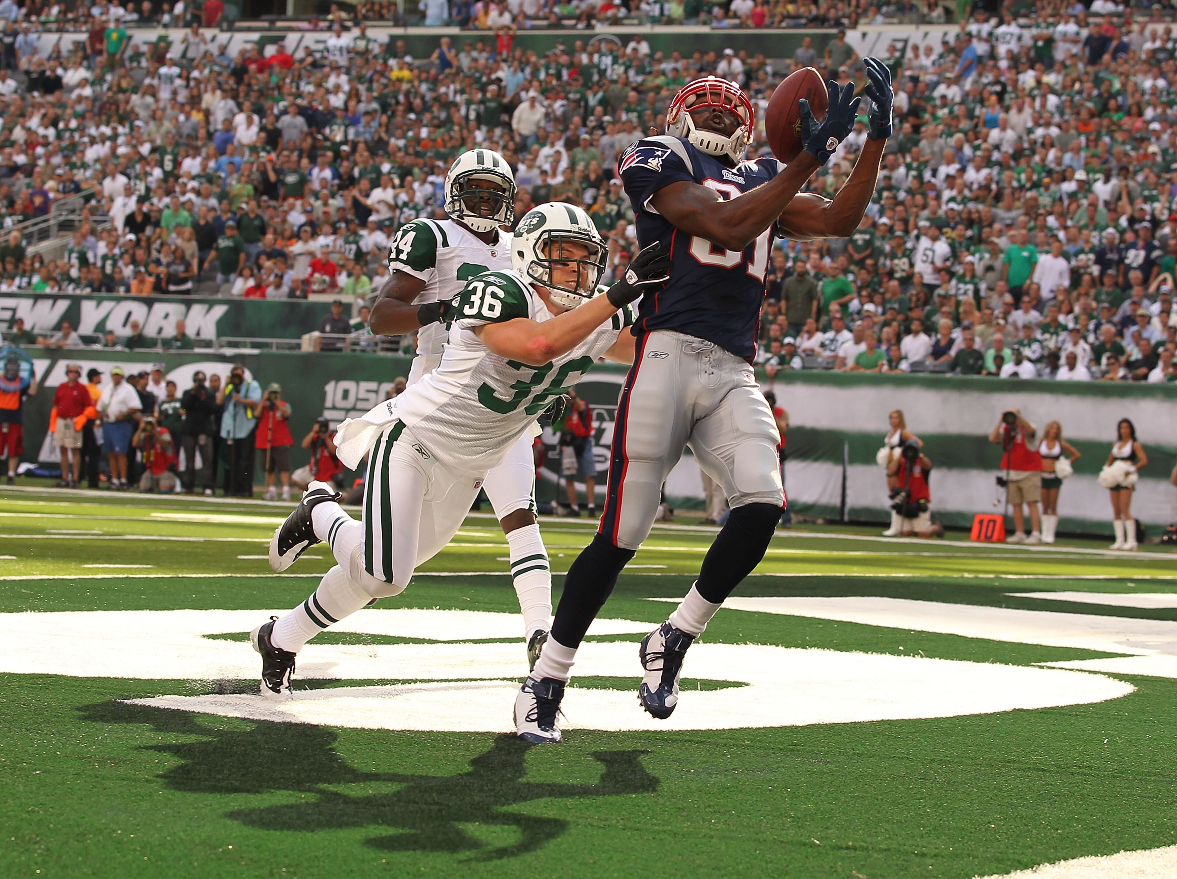EAST RUTHERFORD, NJ - SEPTEMBER 19:  Jim Leonhard #36 of the New York Jets defends against Randy Moss #81 of the New England Patriots on September 19, 2010 at the New Meadowlands Stadium  in East Rutherford, New Jersey. There was no touchdown on the play.