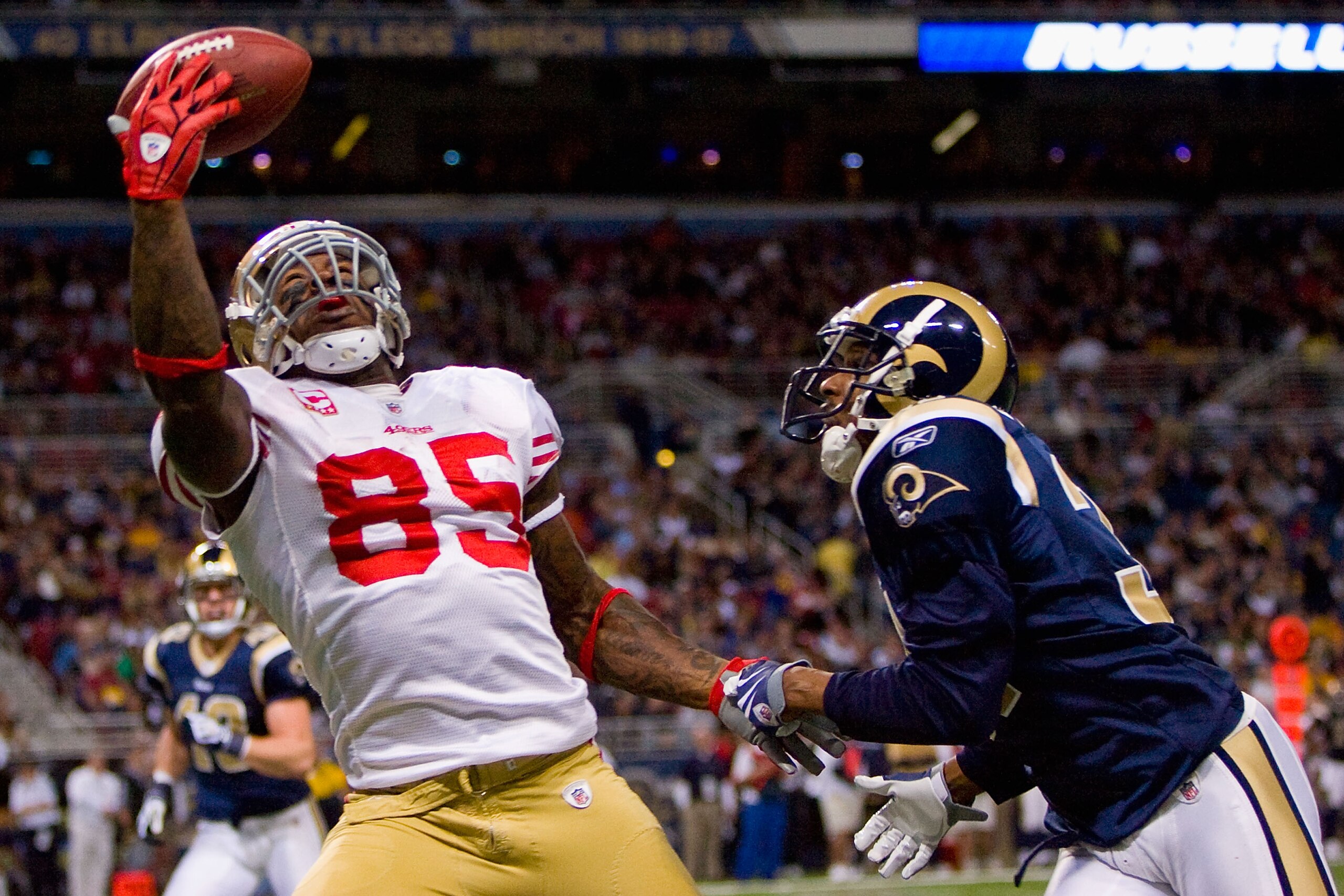 ST. LOUIS - JANUARY 3: Vernon Davis #85 of the San Francisco 49ers attempts to make a catch against Justin King #31 of the St. Louis Rams at the Edward Jones Dome on January 3, 2010 in St. Louis, Missouri.  (Photo by Dilip Vishwanat/Getty Images)