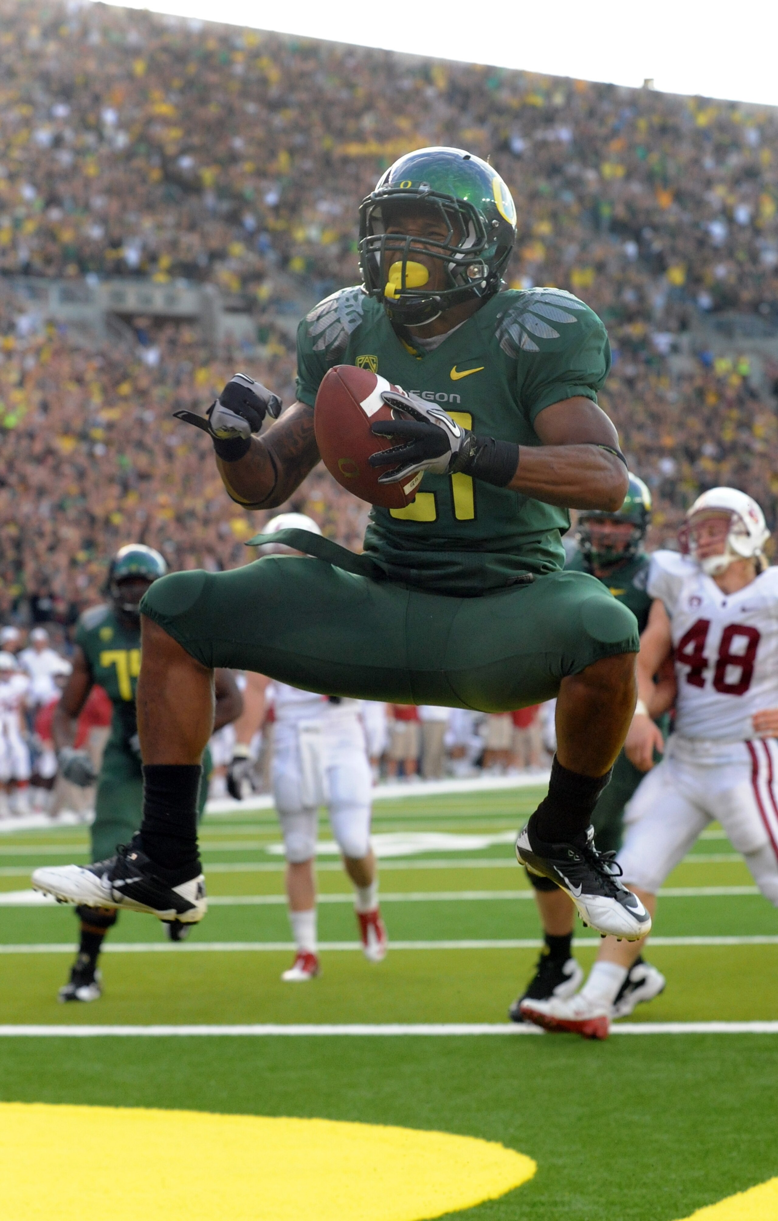 EUGENE, OR - OCTOBER 2: Running back LaMichael James #21 of the Oregon Ducks celebrates as he scores a touchdown in the second quarter of the game against the Stanford Cardinal at Autzen Stadium on October 2, 2010 in Eugene, Oregon. (Photo by Steve Dykes/ EUGENE, OR - OCTOBER 2: Running back LaMichael James #21 of the Oregon Ducks celebrates as he scores a touchdown in the second quarter of the game against the Stanford Cardinal at Autzen Stadium on October 2, 2010 in Eugene, Oregon. (Photo by Steve Dykes/
