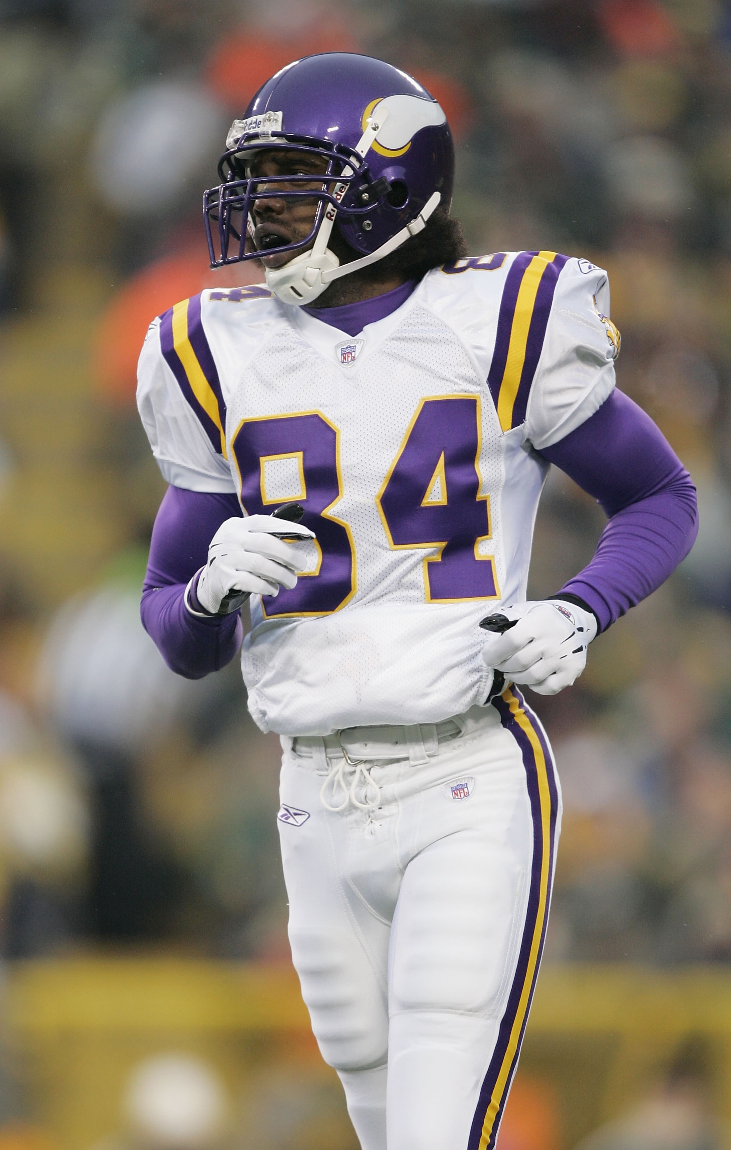 GREEN BAY, WI - JANUARY 9:  Wide receiver Randy Moss #84 of the Minnesota Vikings jogs off the field against the Green Bay Packers in the NFC wild-card game at Lambeau Field on January 9, 2005 in Green Bay, Wisconsin.  The Vikings defeated the Packers 31-