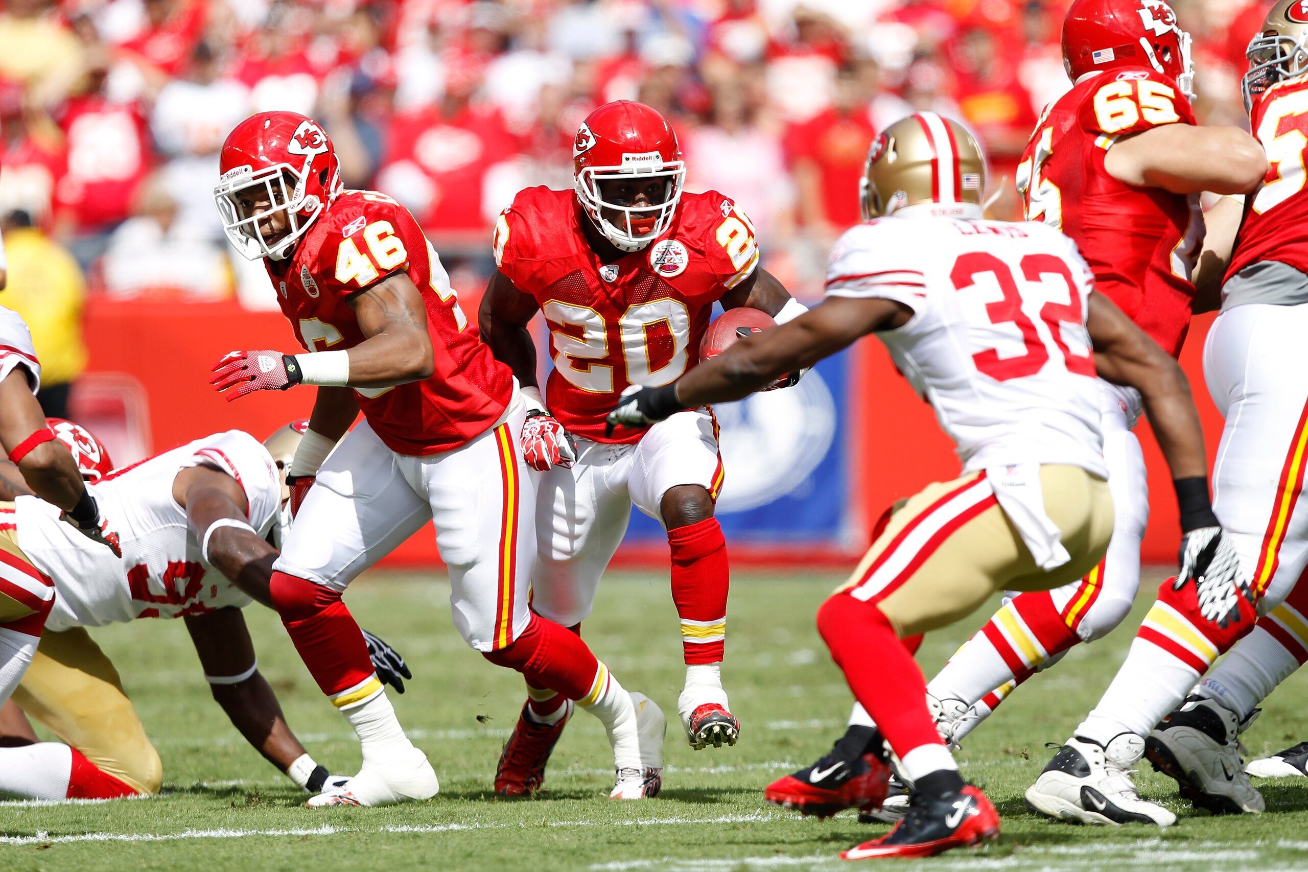 KANSAS CITY, MO - SEPTEMBER 26: Thomas Jones #20 of the Kansas City Chiefs runs the ball against the San Francisco 49ers at Arrowhead Stadium on September 26, 2010 in Kansas City, Missouri. The Chiefs won 31-10. (Photo by Joe Robbins/Getty Images)