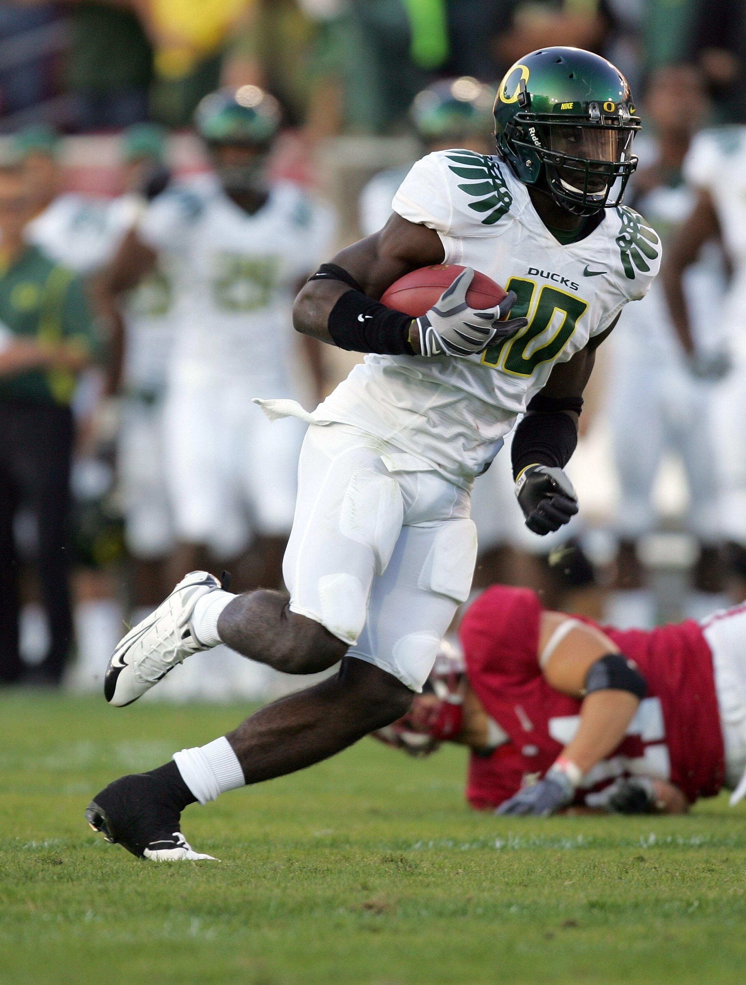 PALO ALTO, CA - NOVEMBER 07:  D.J. Davis #10 of the Oregon Ducks in action during their game against the Stanford Cardinal at Stanford Stadium on November 7, 2009 in Palo Alto, California.  (Photo by Ezra Shaw/Getty Images)