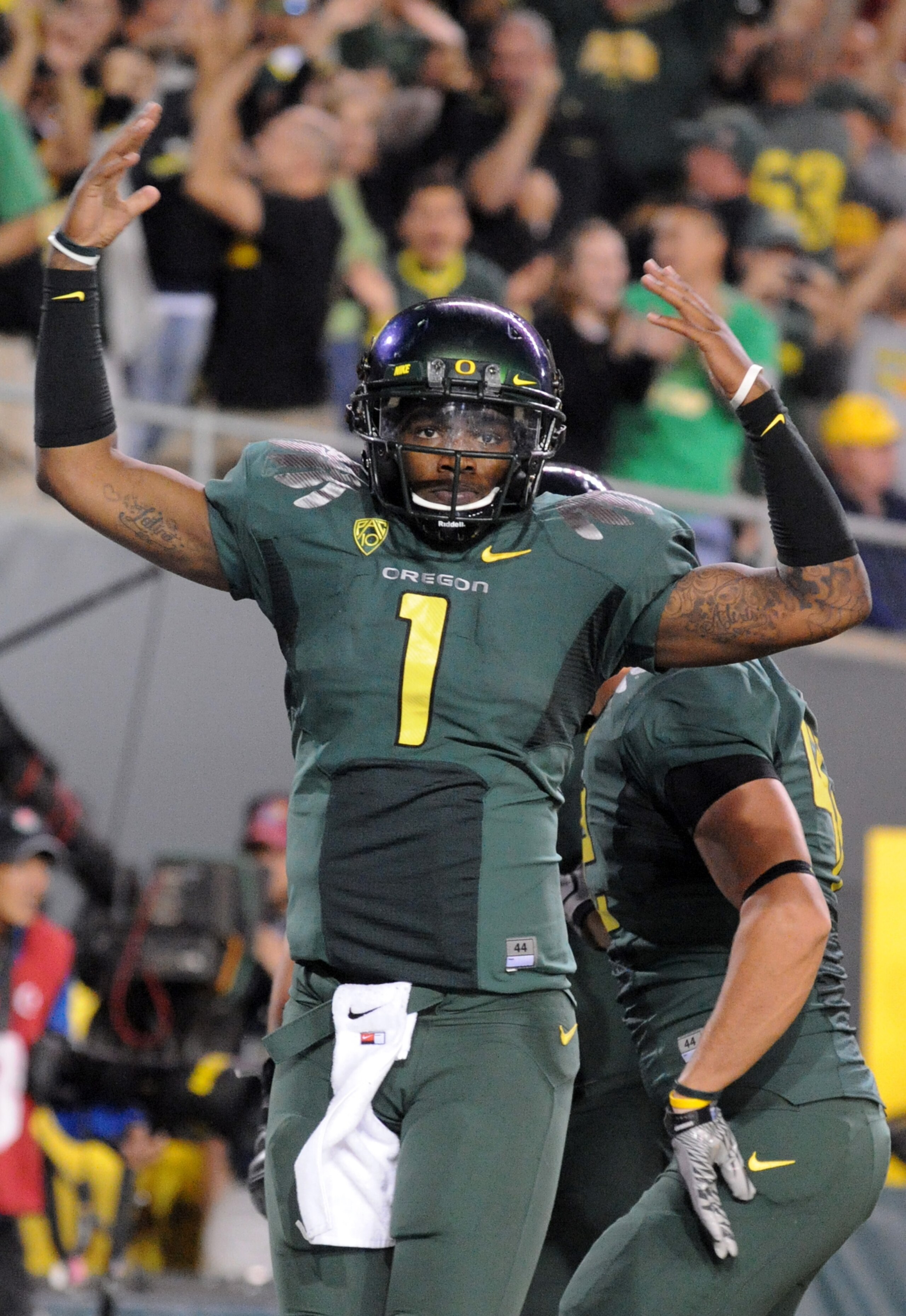EUGENE, OR - OCTOBER 2: Quarterback Darron Thomas #1 of the Oregon Ducks celebrates after scoring a touchdown in the third quarter of the game against the Stanford Cardinal at Autzen Stadium on October 2, 2010 in Eugene, Oregon. Oregon won the game 52-31.
