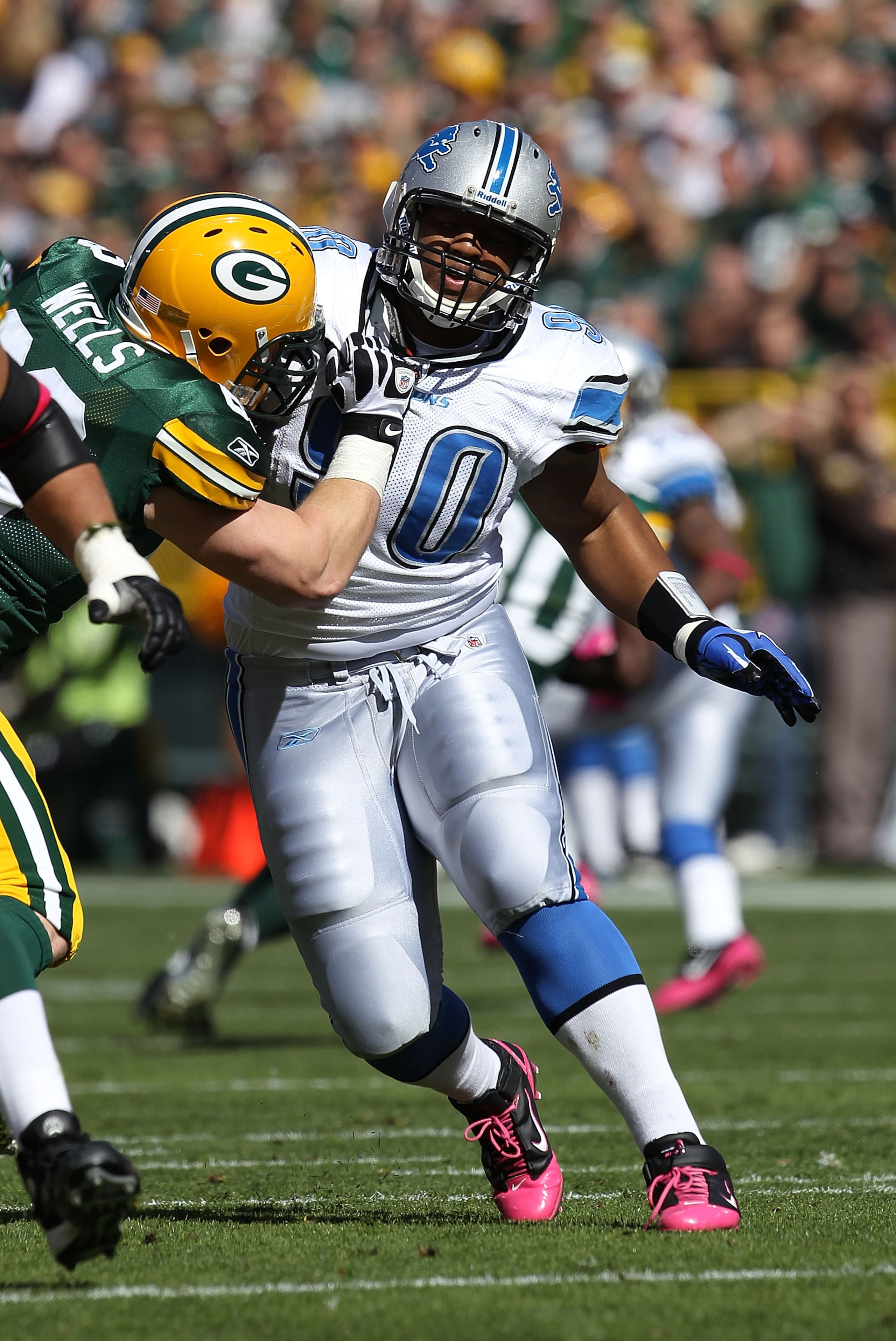 GREEN BAY, WI - OCTOBER 03: Ndamukong Suh #90 of the Detroit Lions rushes against Scott Wells #63 of the Green Bay Packers at Lambeau Field on October 3, 2010 in Green Bay, Wisconsin. The Packers defeated the Lions 28-26. (Photo by Jonathan Daniel/Getty I