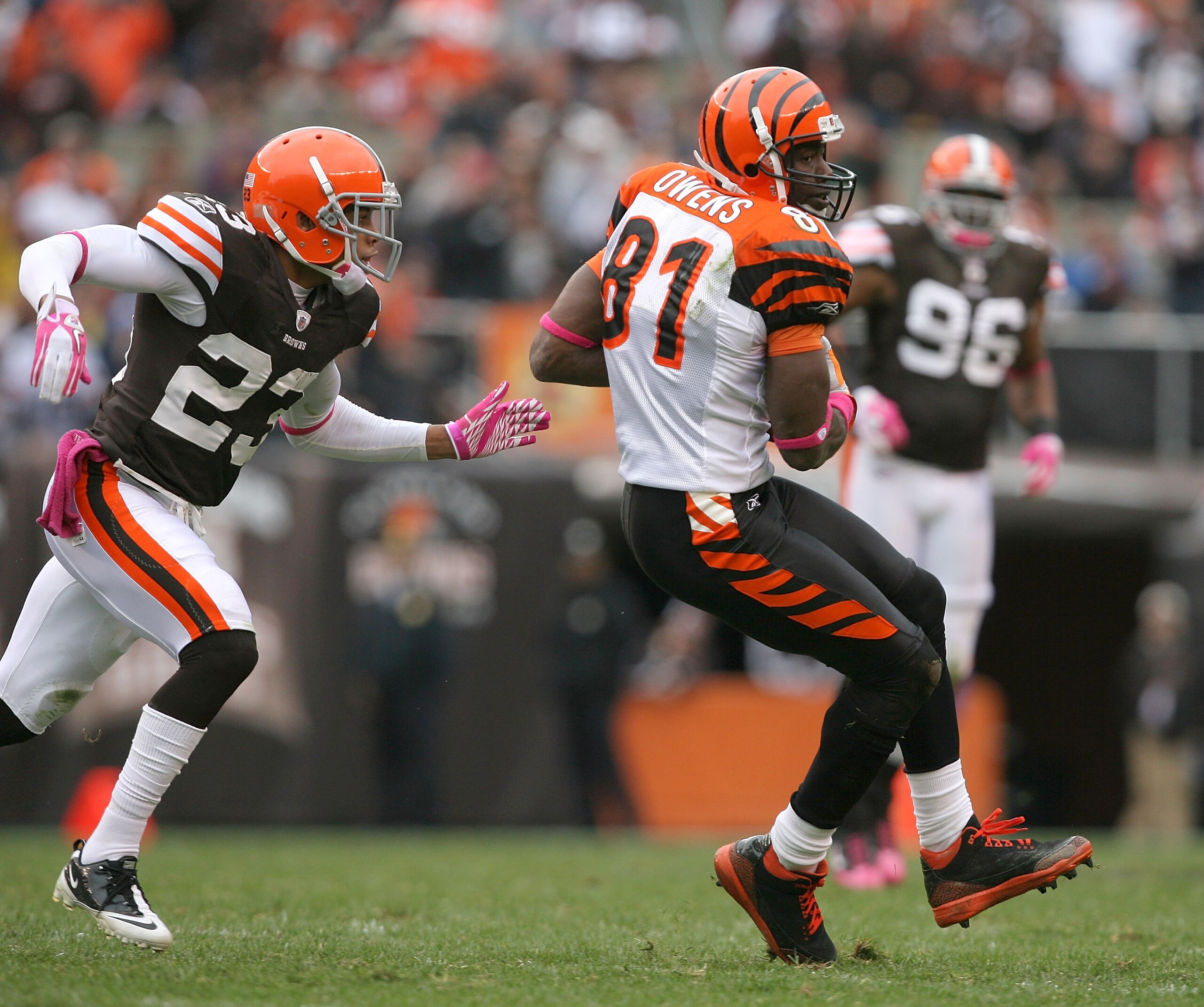 CLEVELAND - OCTOBER 03:  Wide receiver Terrell Owens #81 of the Cincinnati Bengals catches a pass in front of Joe Haden #23 of the Cleveland Browns at Cleveland Browns Stadium on October 3, 2010 in Cleveland, Ohio.  (Photo by Matt Sullivan/Getty Images)
