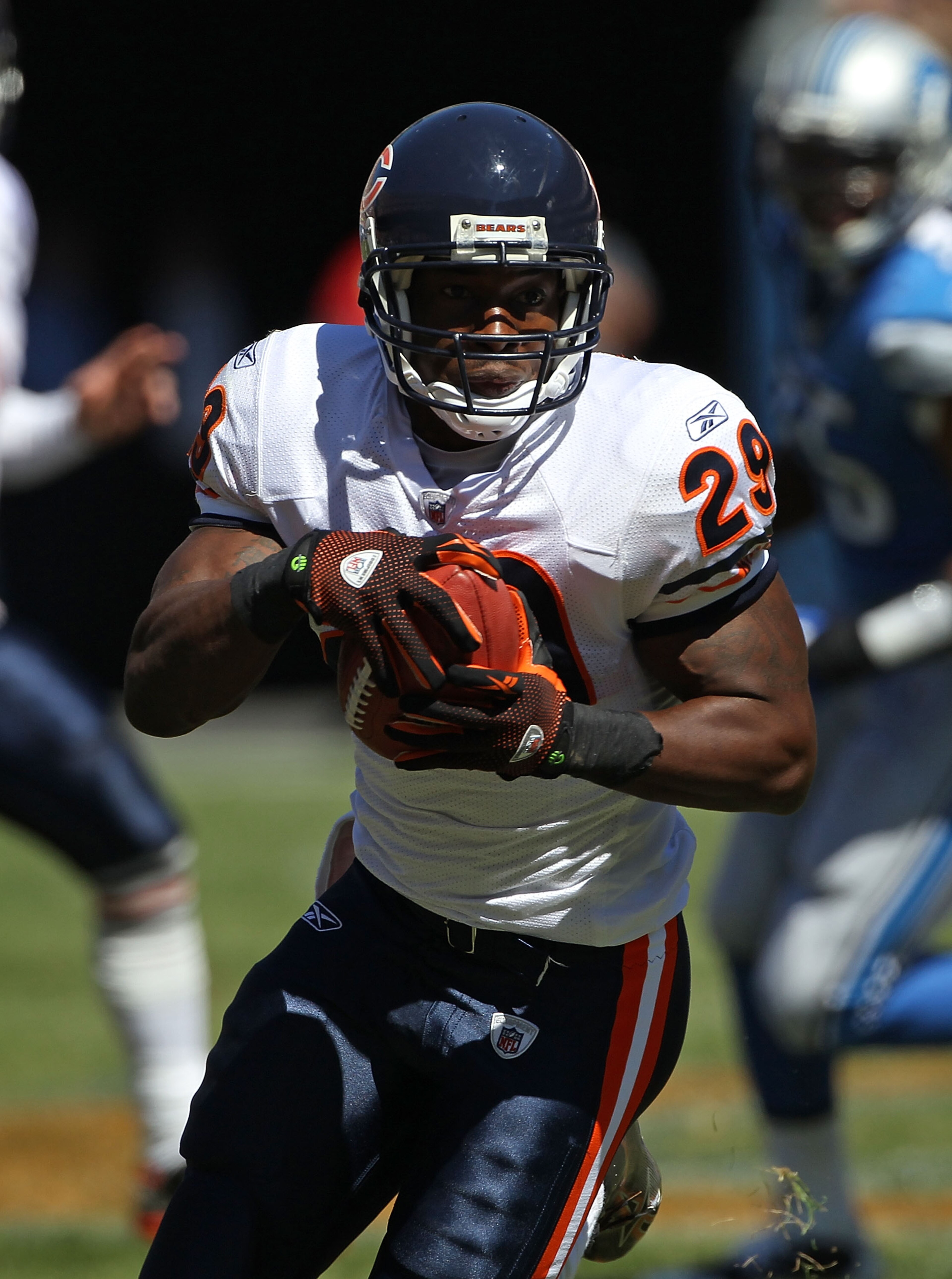 CHICAGO - SEPTEMBER 12: Chester Taylor #29 of the Chicago Bears runs for a first down against the Detroit Lions during the NFL season opening game at Soldier Field on September 12, 2010 in Chicago, Illinois. The Bears defeated the Lions 19-14. (Photo by J