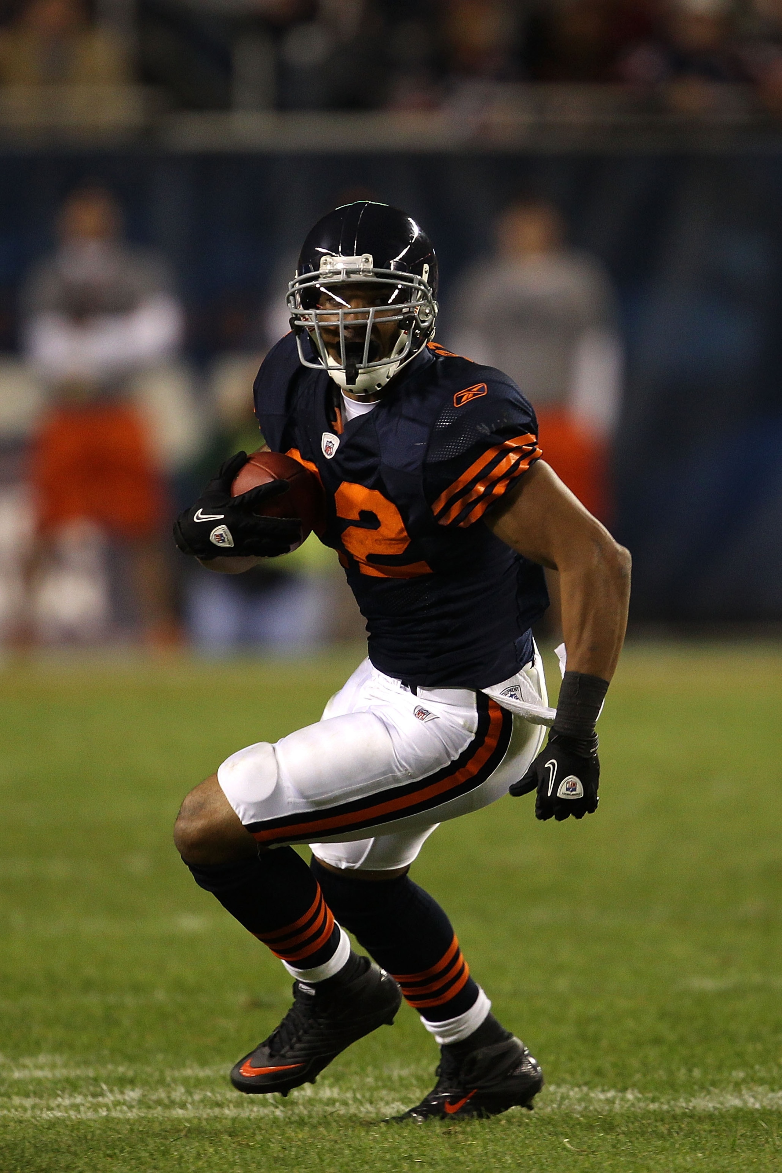 CHICAGO - SEPTEMBER 27:  Running back Matt Forte #22 of the Chicago Bears runs with the ball against the Green Bay Packers at Soldier Field on September 27, 2010 in Chicago, Illinois.  (Photo by Jonathan Daniel/Getty Images)