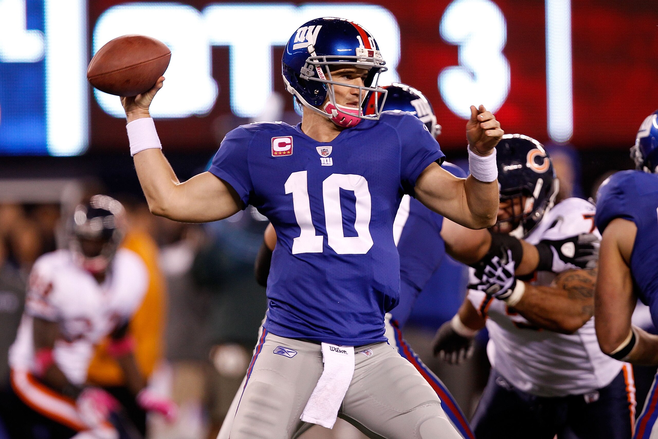 EAST RUTHERFORD, NJ - OCTOBER 03:  Eli Manning #10 of the New York Giants drops back against the Chicago Bears at New Meadowlands Stadium on October 3, 2010 in East Rutherford, New Jersey.  (Photo by Michael Heiman/Getty Images)