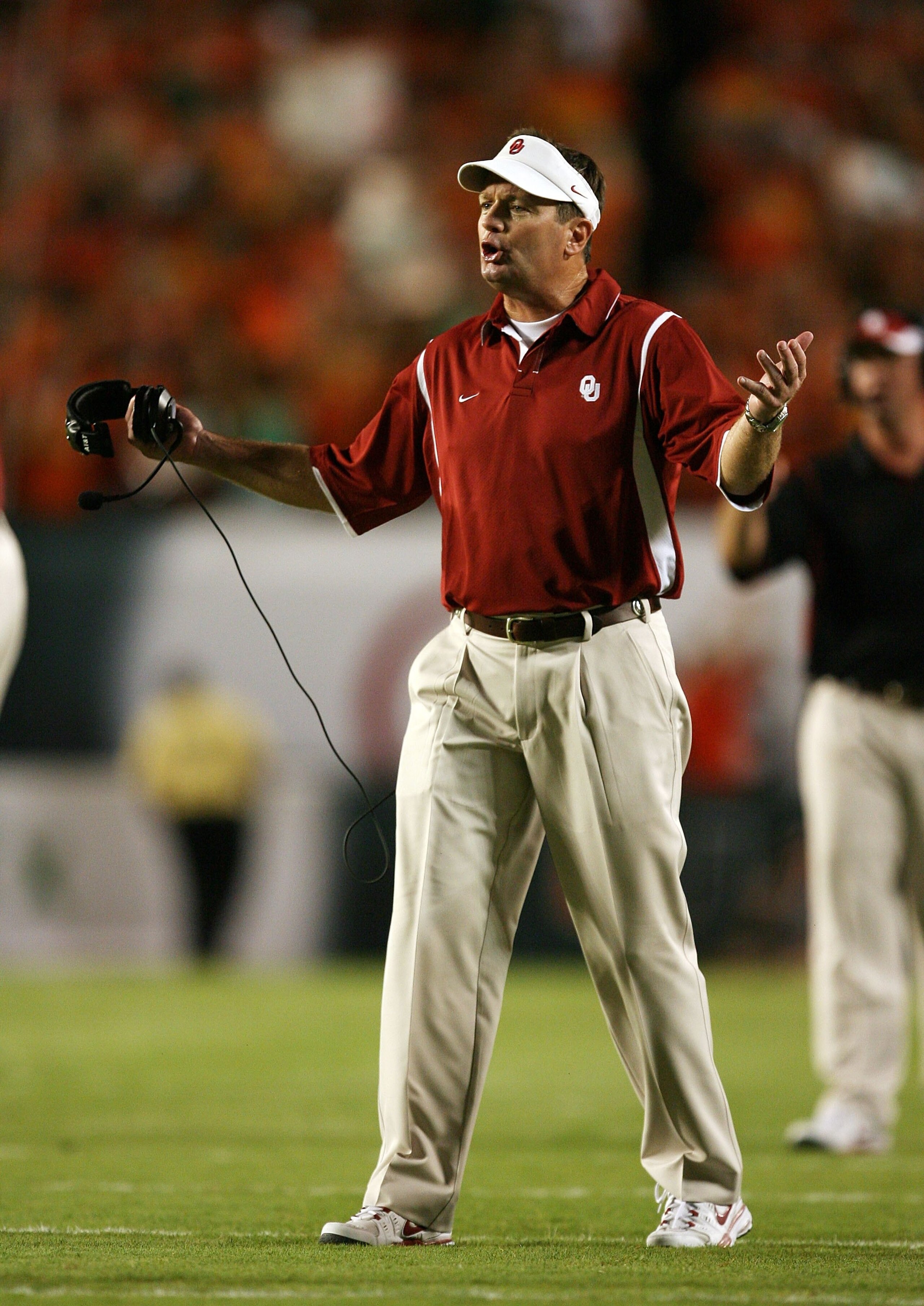 MIAMI GARDENS, FL - OCTOBER 03: Head coach Bob Stoops of the Oklahoma Sooners protests a call by an official while taking on the Miami Hurricanes at Land Shark Stadium on October 3, 2009 in Miami Gardens, Florida. Miami defeated Oklahoma 21-20. (Photo b MIAMI GARDENS, FL - OCTOBER 03: Head coach Bob Stoops of the Oklahoma Sooners protests a call by an official while taking on the Miami Hurricanes at Land Shark Stadium on October 3, 2009 in Miami Gardens, Florida. Miami defeated Oklahoma 21-20. (Photo b