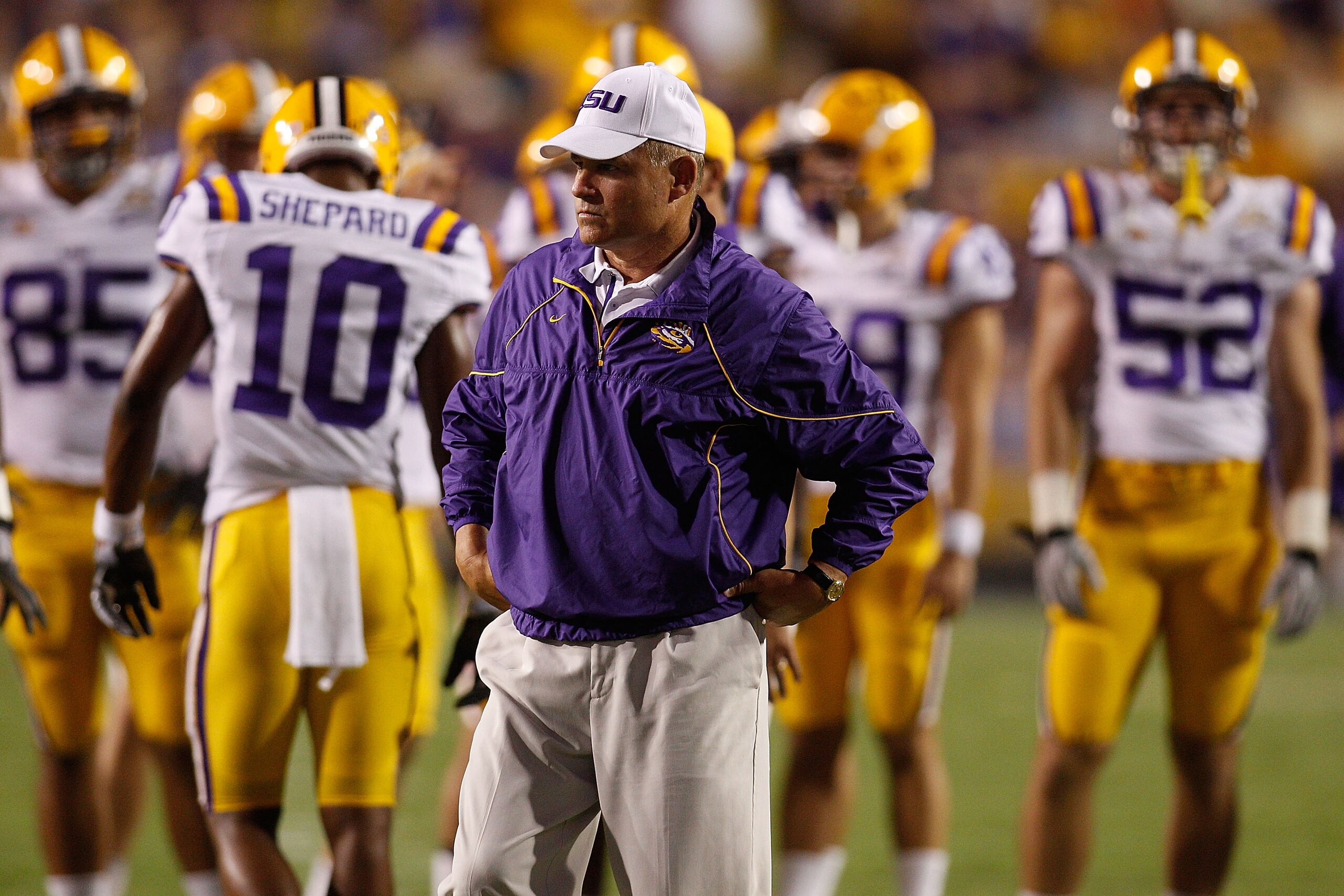BATON ROUGE, LA - SEPTEMBER 25: Head coach Les Miles of the Louisiana State Univeristy Tigers during pregame before playing the West Virginia Mountaineers at Tiger Stadium on September 25, 2010 in Baton Rouge, Louisiana. (Photo by Chris Graythen/Getty I BATON ROUGE, LA - SEPTEMBER 25: Head coach Les Miles of the Louisiana State Univeristy Tigers during pregame before playing the West Virginia Mountaineers at Tiger Stadium on September 25, 2010 in Baton Rouge, Louisiana. (Photo by Chris Graythen/Getty I