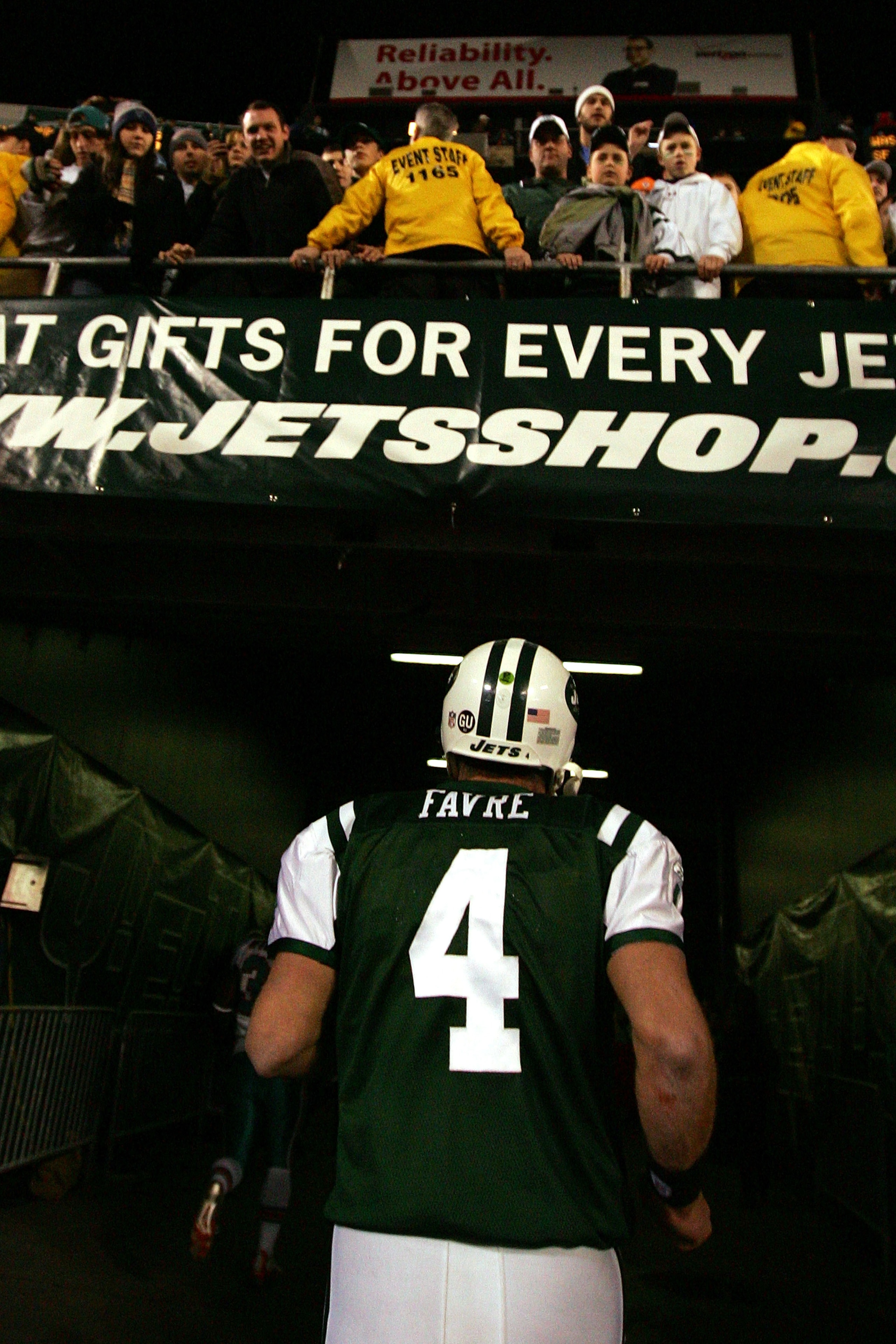 EAST RUTHERFORD, NJ - DECEMBER 28: Brett Favre #4 of The New York Jets leaves the field after losing to The Miami Dolphins 24-17 after their game on December 28, 2008 at Giants Stadium in East Rutherford, New Jersey. (Photo by Al Bello/Getty Images)