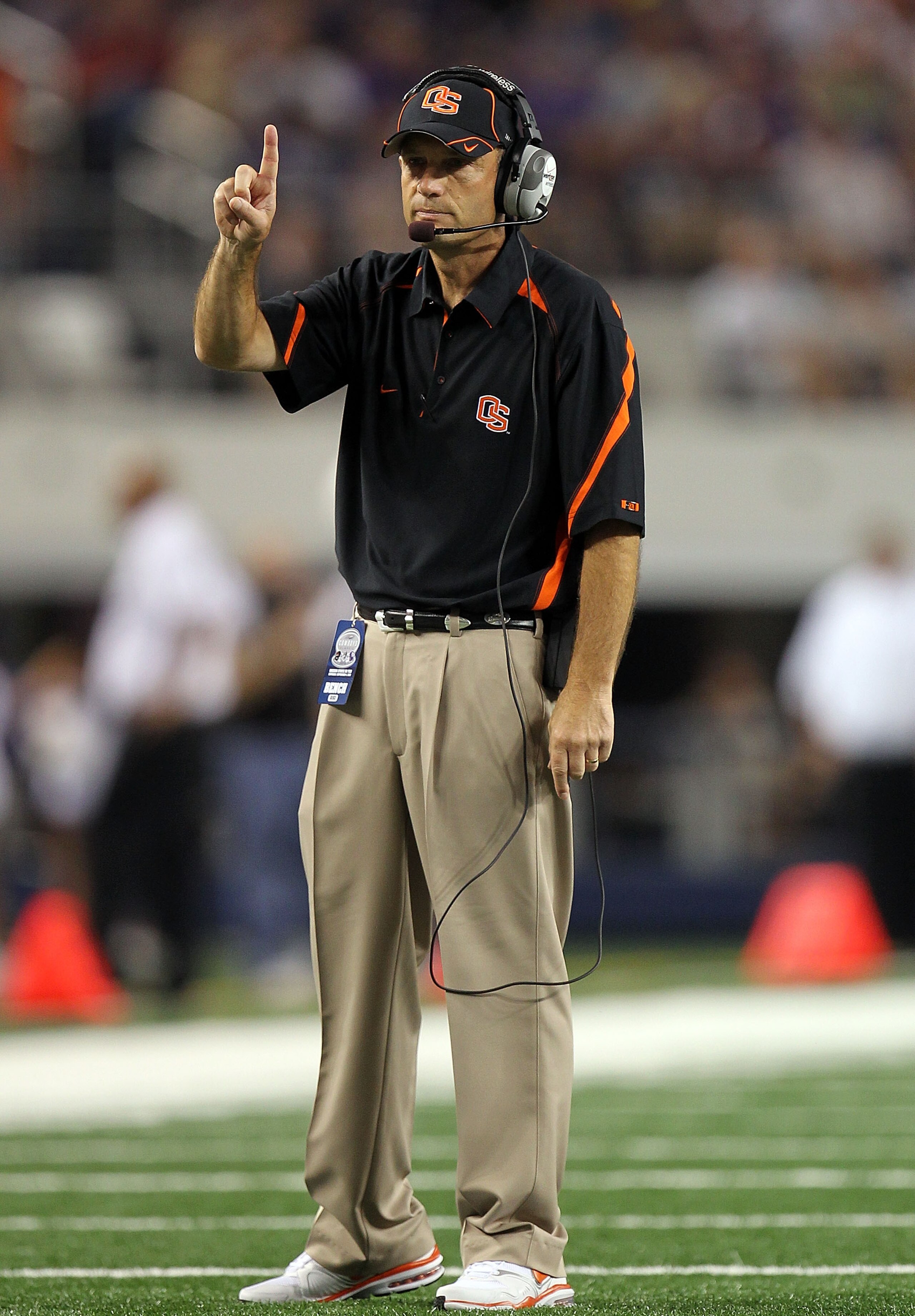 ARLINGTON, TX - SEPTEMBER 04: Head coach Mike Riley of the Oregon State Beavers on the sidelines during play against the TCU Horned Frogs at Cowboys Stadium on September 4, 2010 in Arlington, Texas. (Photo by Ronald Martinez/Getty Images) ARLINGTON, TX - SEPTEMBER 04: Head coach Mike Riley of the Oregon State Beavers on the sidelines during play against the TCU Horned Frogs at Cowboys Stadium on September 4, 2010 in Arlington, Texas. (Photo by Ronald Martinez/Getty Images)
