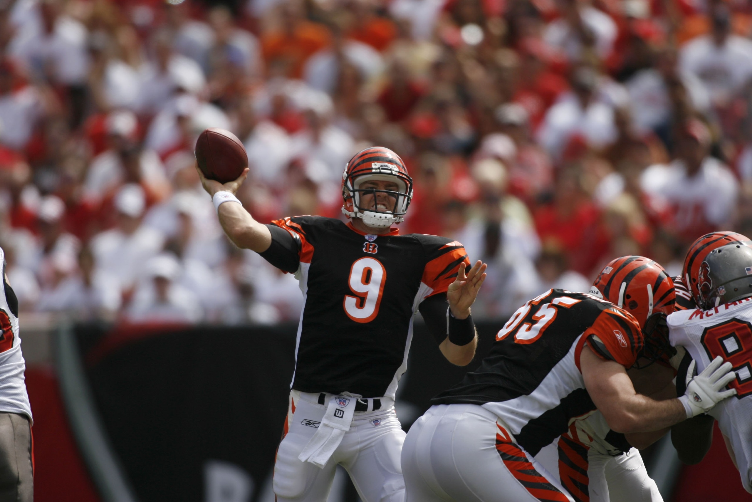 TAMPA, FL - OCTOBER 15:  Quarterback Carson Palmer #9 of the Cincinnati Bengals passes the ball against the Tampa Bay Buccaneers during the game at Raymond James Stadium in Tampa, Florida on October 15, 2006. The Buccaneers won 14-13. (Photo by Marc Serot