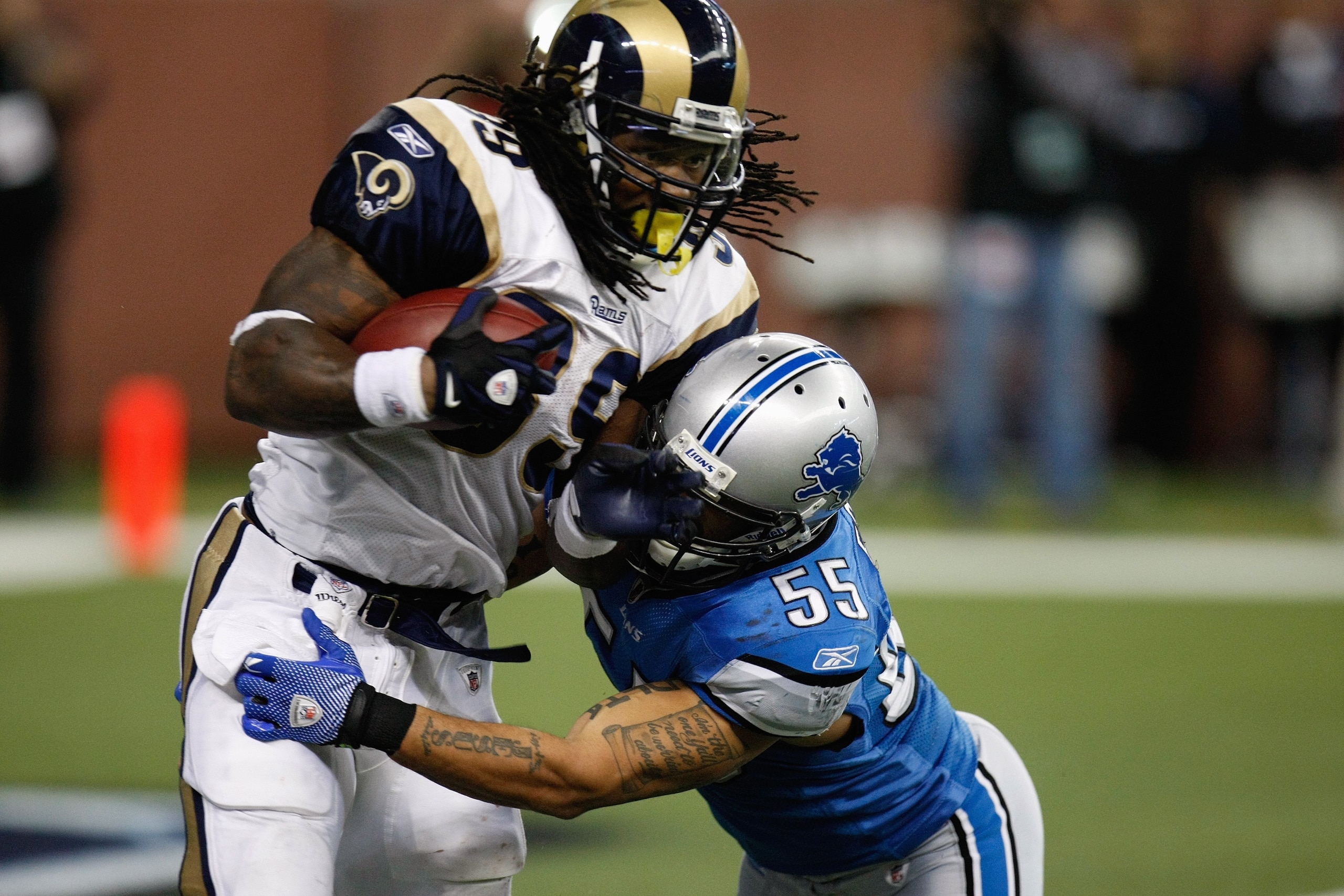 DETROIT - NOVEMBER 1:  Steven Jackson #39 of the St. Louis Rams runs with the ball against Larry Foote #55 of the Detroit Lions on November 1, 2009 at Ford Field in Detroit, Michigan. (Photo by Gregory Shamus/Getty Images)