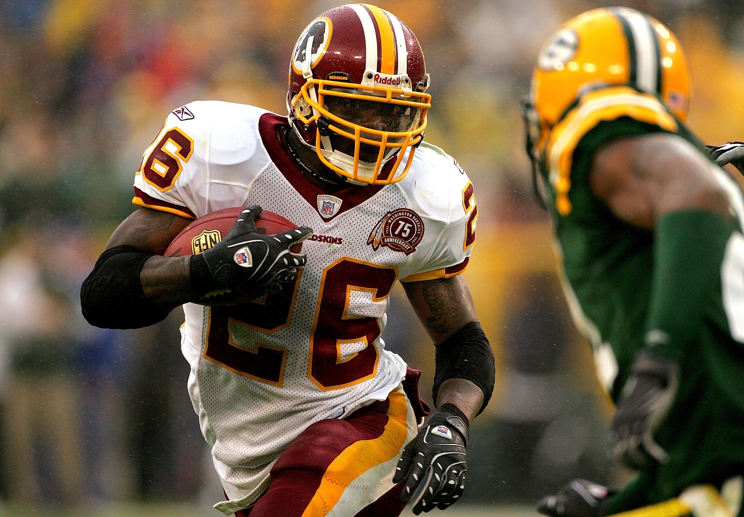 GREEN BAY, WI - OCTOBER 14:  Clinton Portis #26 of the Washington Redskins carries the ball against against the Green Bay Packers October 14, 2007 at Lambeau Field in Green Bay, Wisconsin.  (Photo by Matthew Stockman/Getty Images)