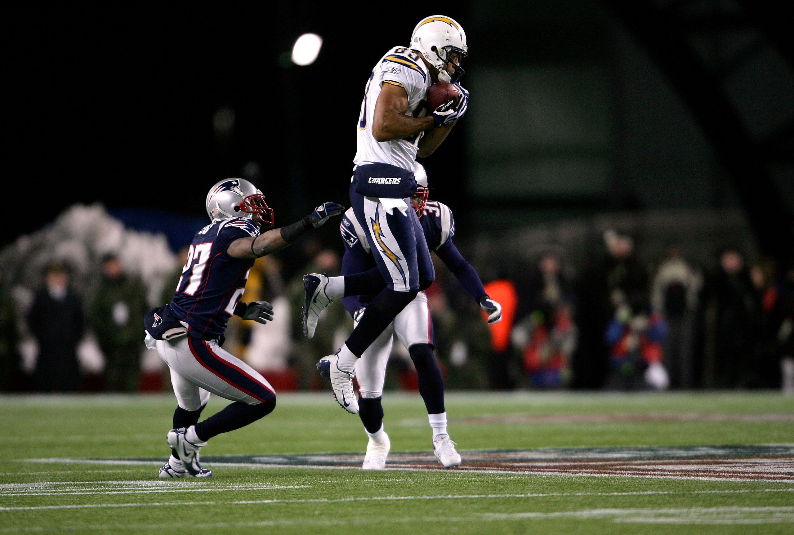 FOXBORO, MA - JANUARY 20:  Vincent Jackson #83 of the San Diego Chargers makes a reception against Ellis Hobbs III of the New England Patriots during the AFC Championship Game on January 20, 2008 at Gillette Stadium in Foxboro, Massachusetts. Patriots won