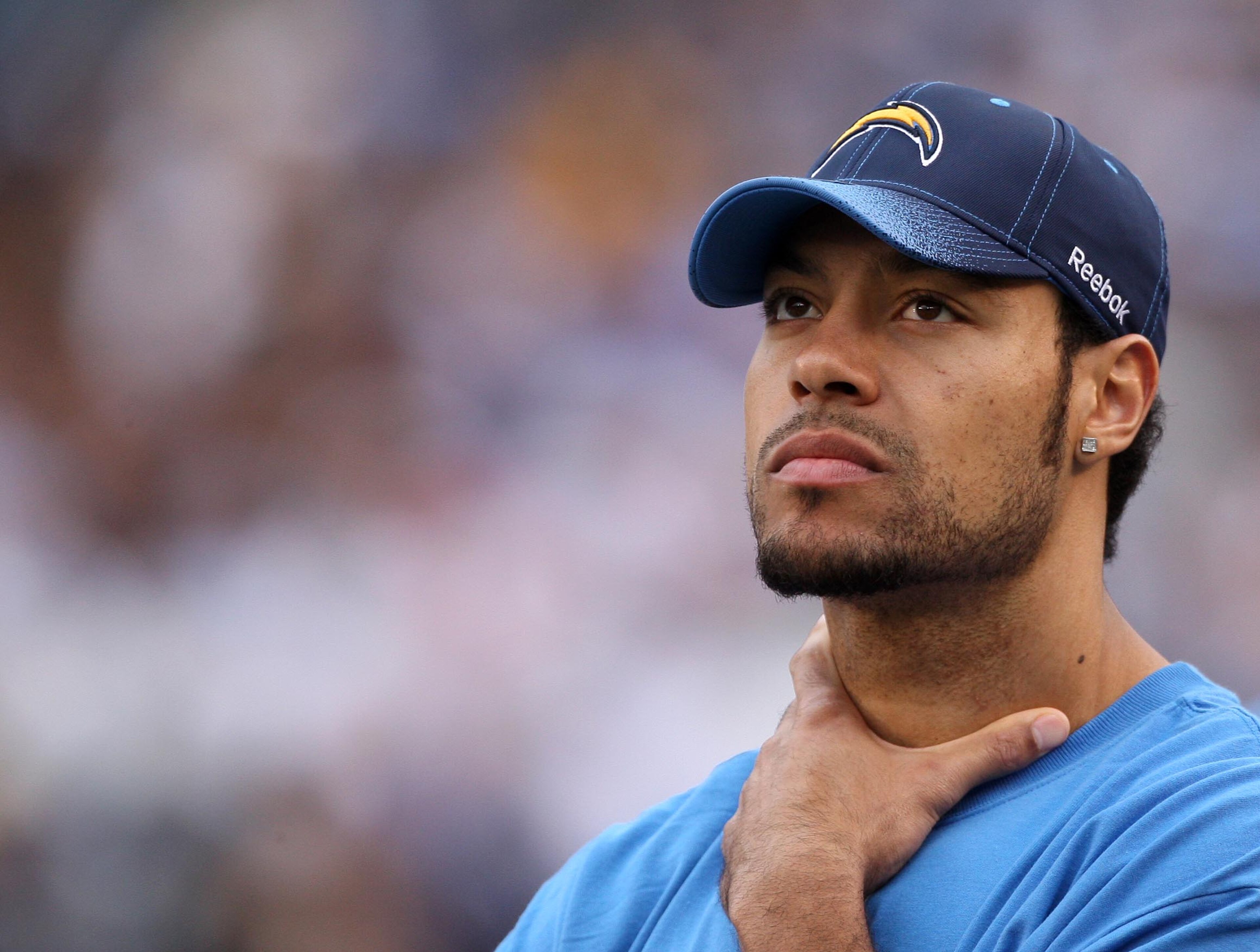 SAN DIEGO, CA - JANUARY 3:  Wide Receiver Vincent Jackson of the San Diego Chargers watches from the sidelines during the Washington Redskins v San Diego Chargers NFL Game on January 3, 2010 at Quolcomm Stadium in San Diego, California. The Chargers won 2