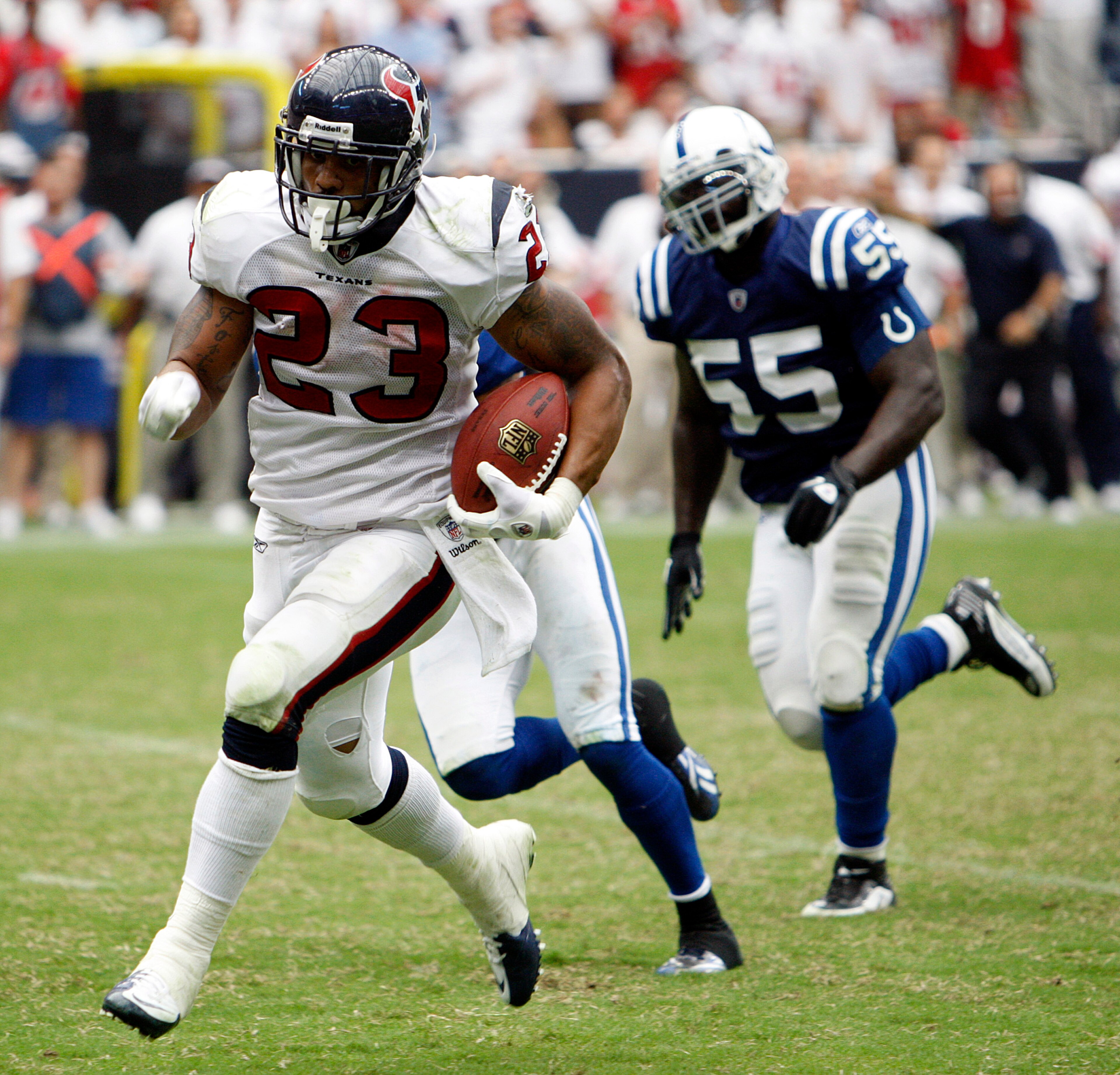 HOUSTON - SEPTEMBER 12:  Running back Arian Foster #23 of the Houston Texans rushes past defensive back Antoine Bethea #41 of the Indianapolis Colts during the NFL season opener at Reliant Stadium on September 12, 2010 in Houston, Texas.  (Photo by Bob Le